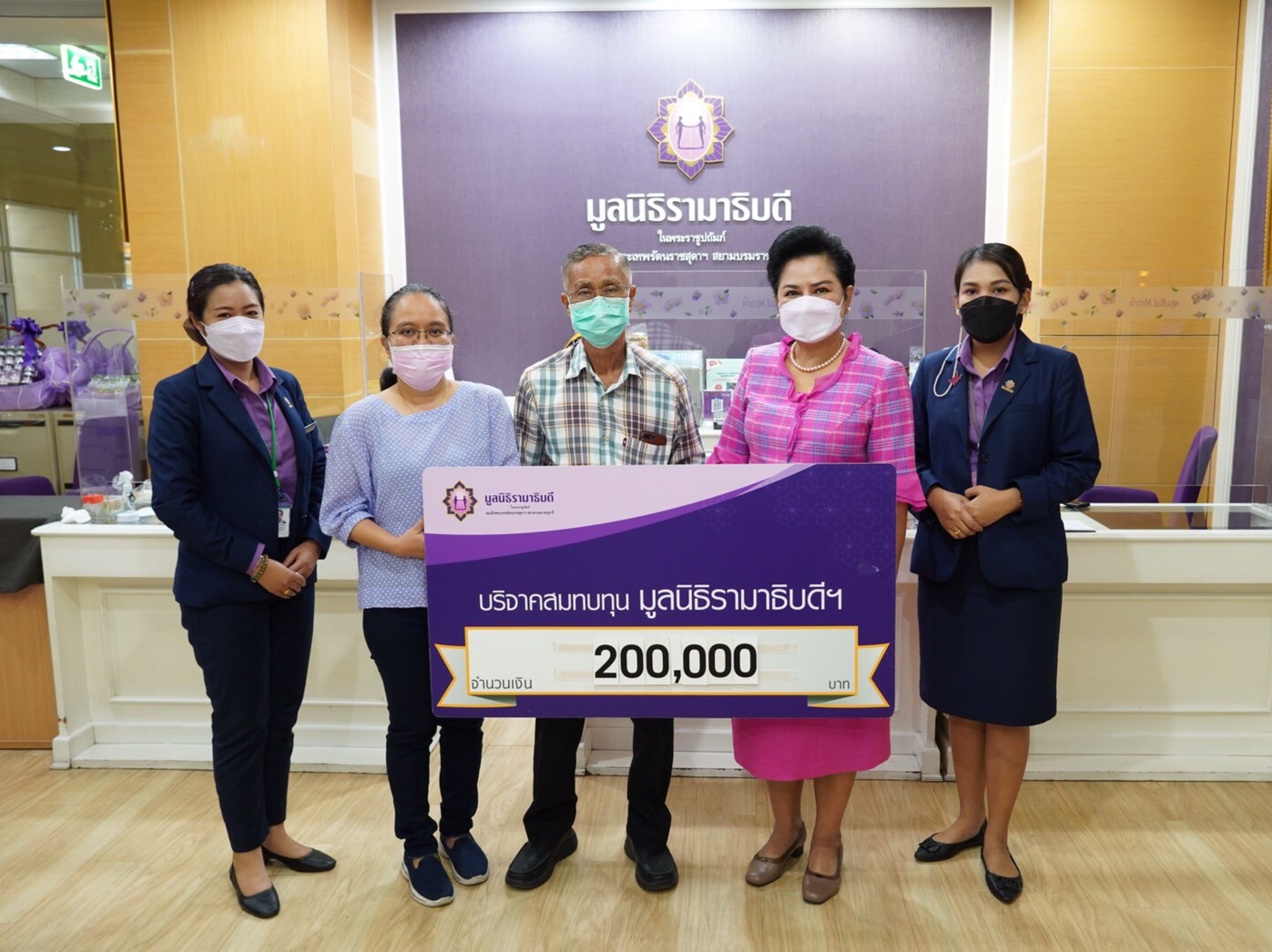 คุณจำลอง เจตนะจิตร มอบเงินบริจาคแก่มูลนิธิรามาธิบดีฯ คุณจำลอง เจตนะจิตร มอบเงินบริจาคแก่มูลนิธิรามาธิบดีฯ