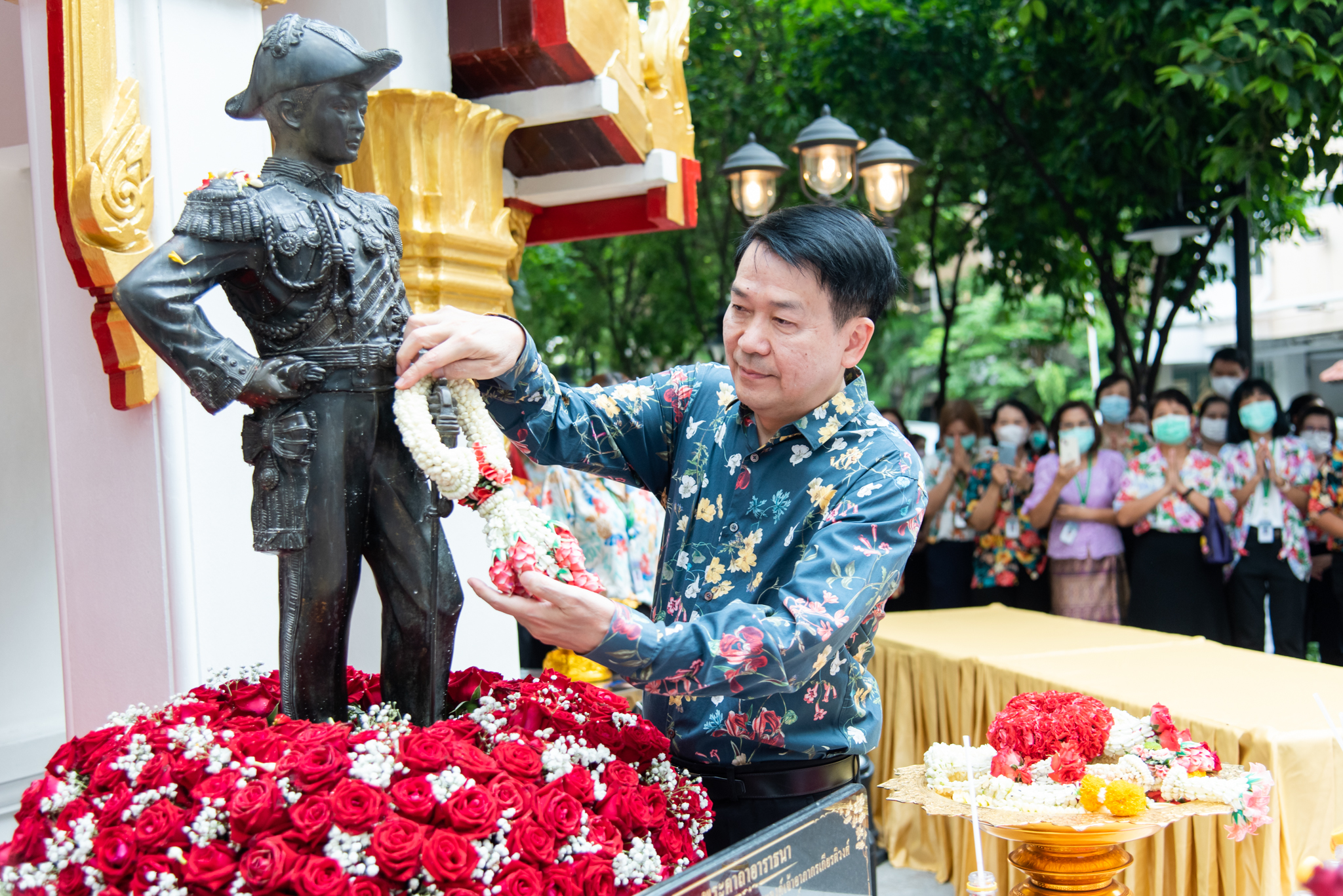 พิธีสรงน้ำพระพุทธรูปและศาลกรมหลวงชุมพรเขตอุดมศักดิ์ เนื่องในเทศกาลสงกรานต์ ประจำปี 2566 พิธีสรงน้ำพระพุทธรูปและศาลกรมหลวงชุมพรเขตอุดมศักดิ์ เนื่องในเทศกาลสงกรานต์ ประจำปี 2566
