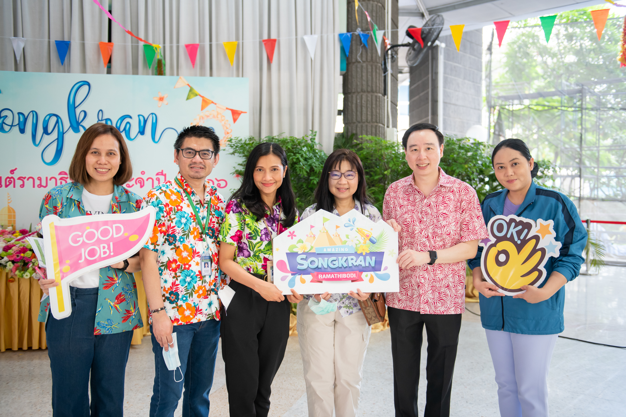 คณะผู้บริหารคณะฯ ให้กำลังใจและมอบอาหารแก่บุคลากรรามาธิบดีที่ปฏิบัติงานวันหยุด เนื่องในเทศกาลสงกรานต์ ประจำปี 2566 คณะผู้บริหารคณะฯ ให้กำลังใจและมอบอาหารแก่บุคลากรรามาธิบดีที่ปฏิบัติงานวันหยุด เนื่องในเทศกาลสงกรานต์ ประจำปี 2566