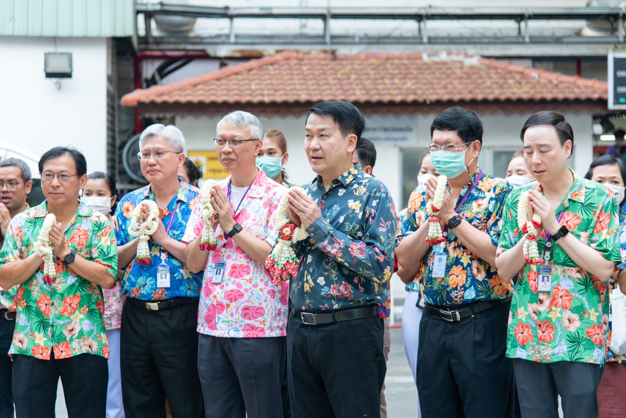 พิธีสรงน้ำพระพุทธรูปและศาลกรมหลวงชุมพรเขตอุดมศักดิ์ เนื่องในเทศกาลสงกรานต์ ประจำปี 2566 พิธีสรงน้ำพระพุทธรูปและศาลกรมหลวงชุมพรเขตอุดมศักดิ์ เนื่องในเทศกาลสงกรานต์ ประจำปี 2566