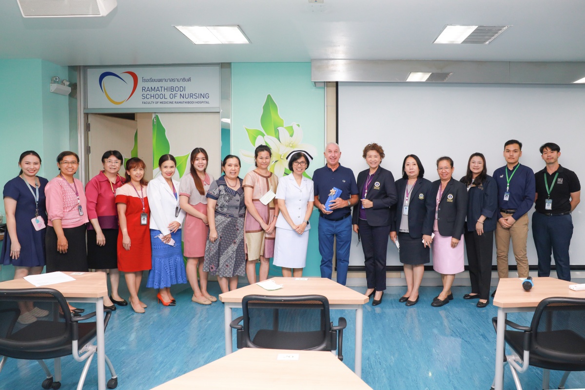 โรงเรียนพยาบาลรามาธิบดี คณะแพทยศาสตร์โรงพยาบาลรามาธิบดี มหาวิทยาลัยมหิดล พร้อมด้วยคณะผู้บริหาร ร่วมกล่าวต้อนรับ Professor Ian Peate, Professor of Nursing, Editor in Chief British, Journal of Nursing โรงเรียนพยาบาลรามาธิบดี คณะแพทยศาสตร์โรงพยาบาลรามาธิบดี มหาวิทยาลัยมหิดล พร้อมด้วยคณะผู้บริหาร ร่วมกล่าวต้อนรับ Professor Ian Peate, Professor of Nursing, Editor in Chief British, Journal of Nursing