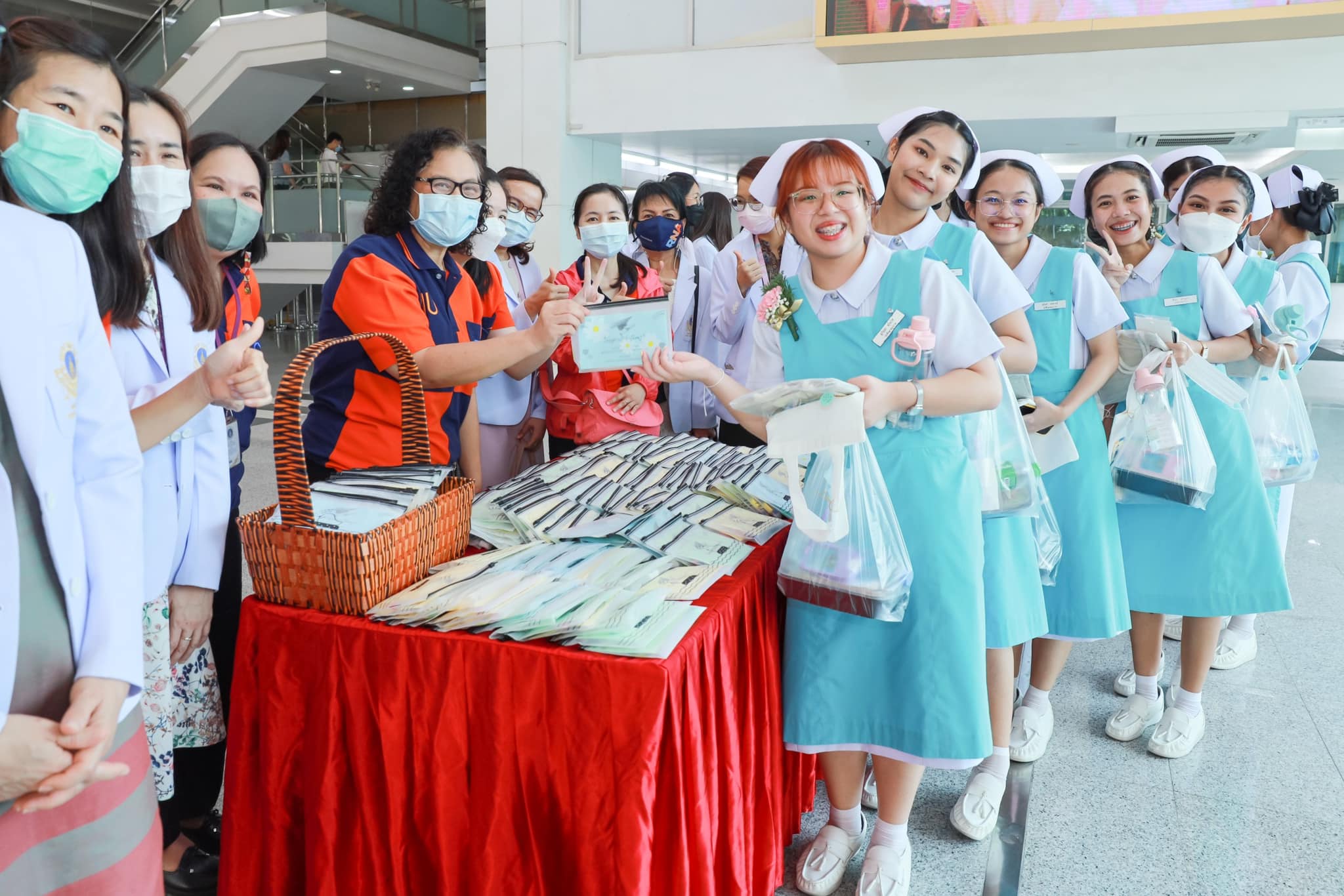 โรงเรียนพยาบาลรามาธิบดี คณะแพทยศาสตร์โรงพยาบาลรามาธิบดี มหาวิทยาลัยมหิดล จัดงาน “ปัจฉิมนิเทศ และพิธีมอบขีด เนคไท ปีการศึกษา 2565” โรงเรียนพยาบาลรามาธิบดี คณะแพทยศาสตร์โรงพยาบาลรามาธิบดี มหาวิทยาลัยมหิดล จัดงาน “ปัจฉิมนิเทศ และพิธีมอบขีด เนคไท ปีการศึกษา 2565”