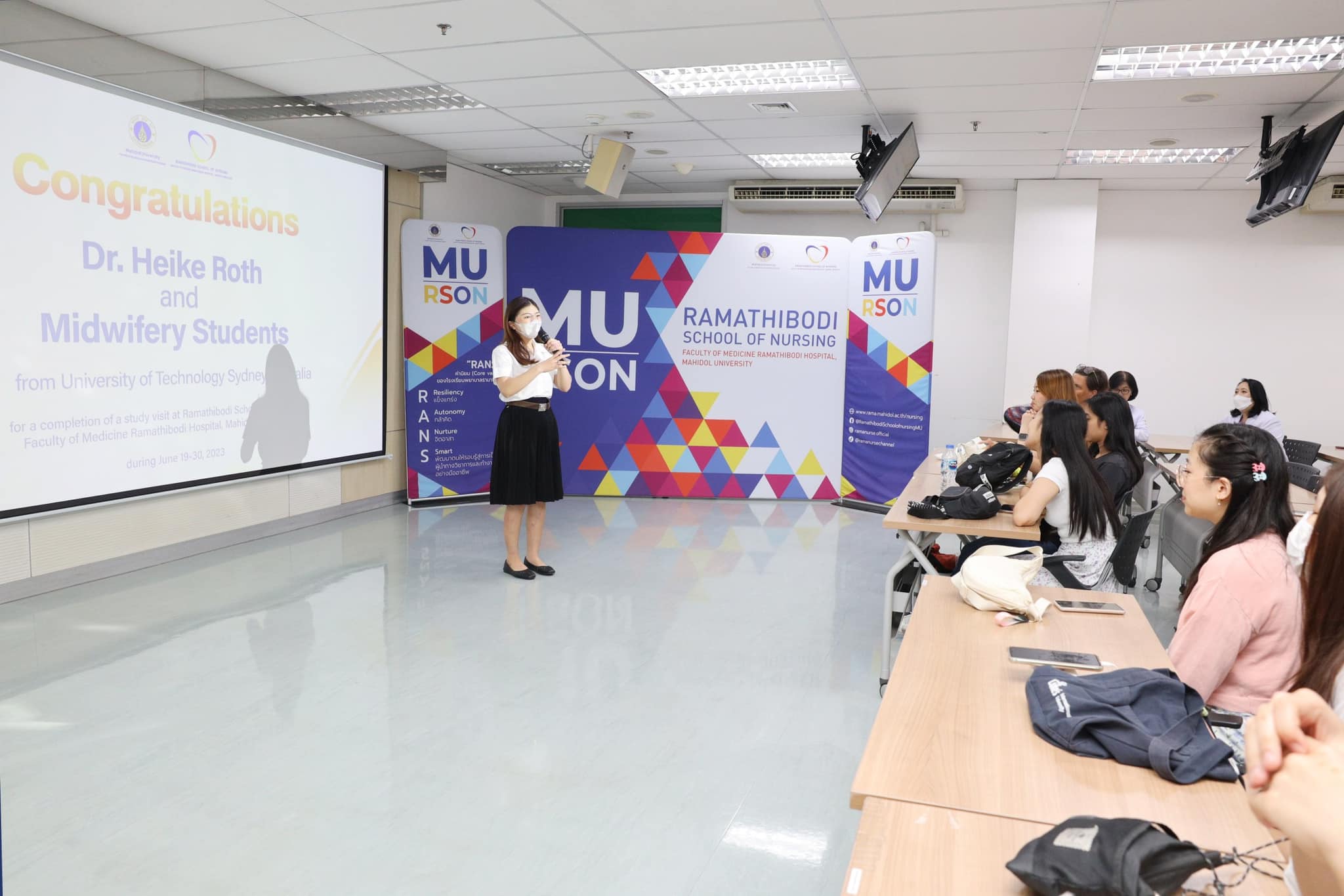 “งานเลี้ยงอำลาอาจารย์และนักศึกษาจาก University of Technology Sydney (UTS) เครือรัฐออสเตรเลีย” “งานเลี้ยงอำลาอาจารย์และนักศึกษาจาก University of Technology Sydney (UTS) เครือรัฐออสเตรเลีย”