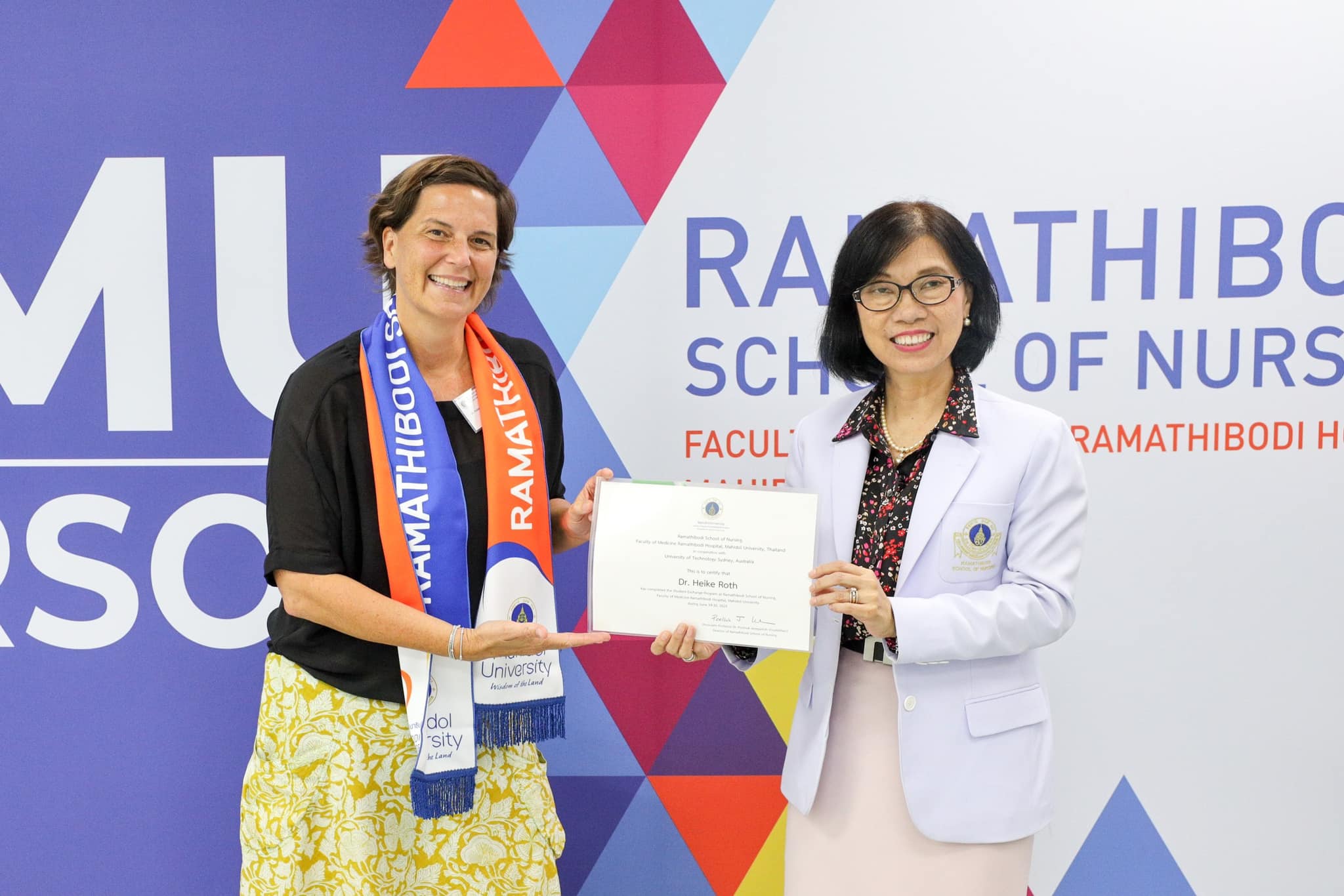 “งานเลี้ยงอำลาอาจารย์และนักศึกษาจาก University of Technology Sydney (UTS) เครือรัฐออสเตรเลีย” “งานเลี้ยงอำลาอาจารย์และนักศึกษาจาก University of Technology Sydney (UTS) เครือรัฐออสเตรเลีย”