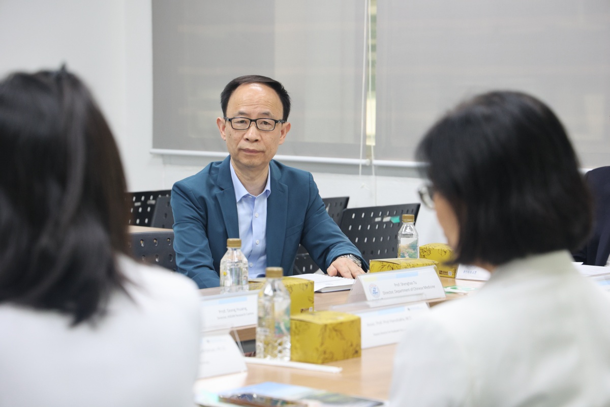 Welcoming delegates from Tongji Medical College, Huazhong University of Science and Technology, China