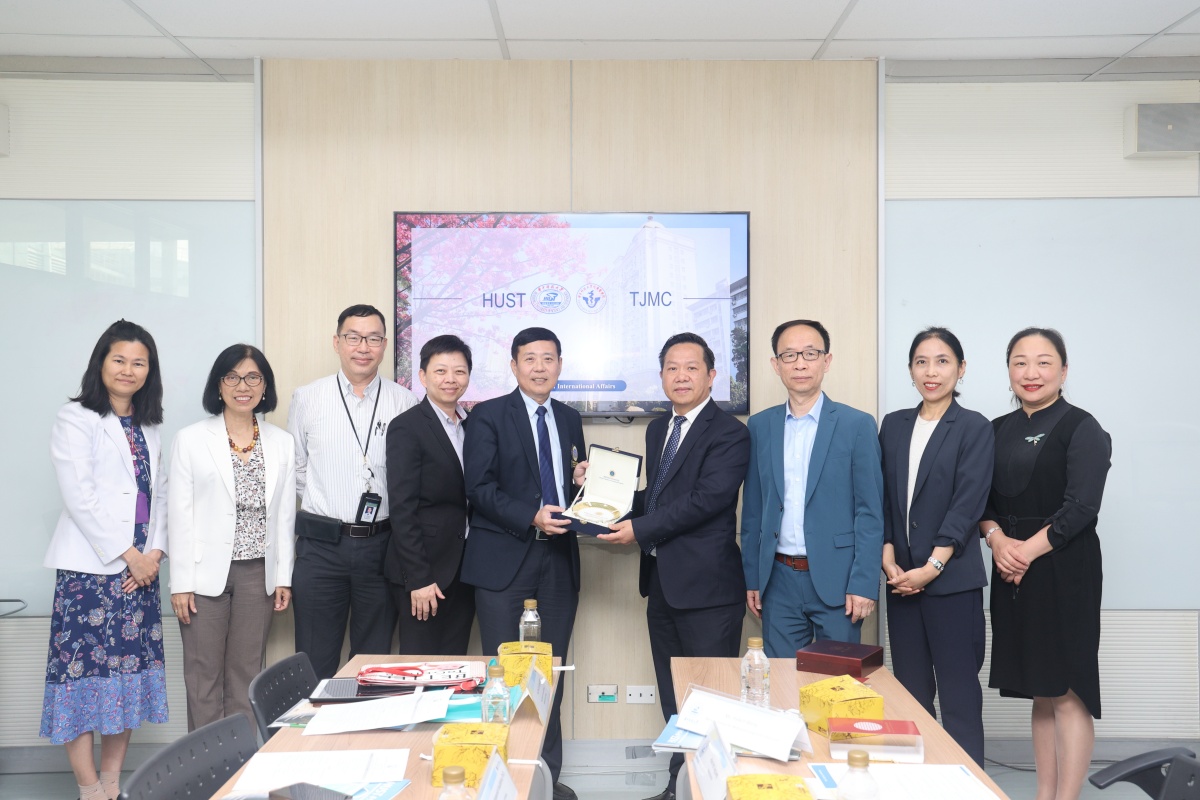 Welcoming delegates from Tongji Medical College, Huazhong University of Science and Technology, China