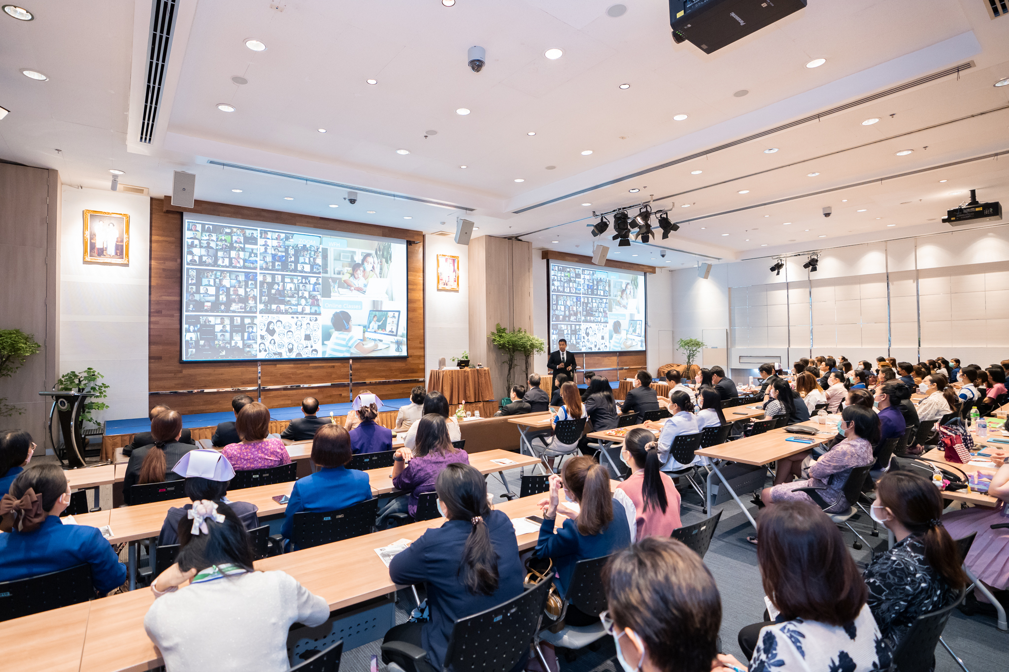 งานมหกรรมคุณภาพ (Quality Conference) ครั้งที่ 30 ประจำปี 2566 ในหัวข้อ "30 ปี สู่เส้นทางรามาธิบดีคุณภาพด้วย Flexperience (30th Quality Ramathibodi Journey to Flexperience)” งานมหกรรมคุณภาพ (Quality Conference) ครั้งที่ 30 ประจำปี 2566 ในหัวข้อ "30 ปี สู่เส้นทางรามาธิบดีคุณภาพด้วย Flexperience (30th Quality Ramathibodi Journey to Flexperience)”
