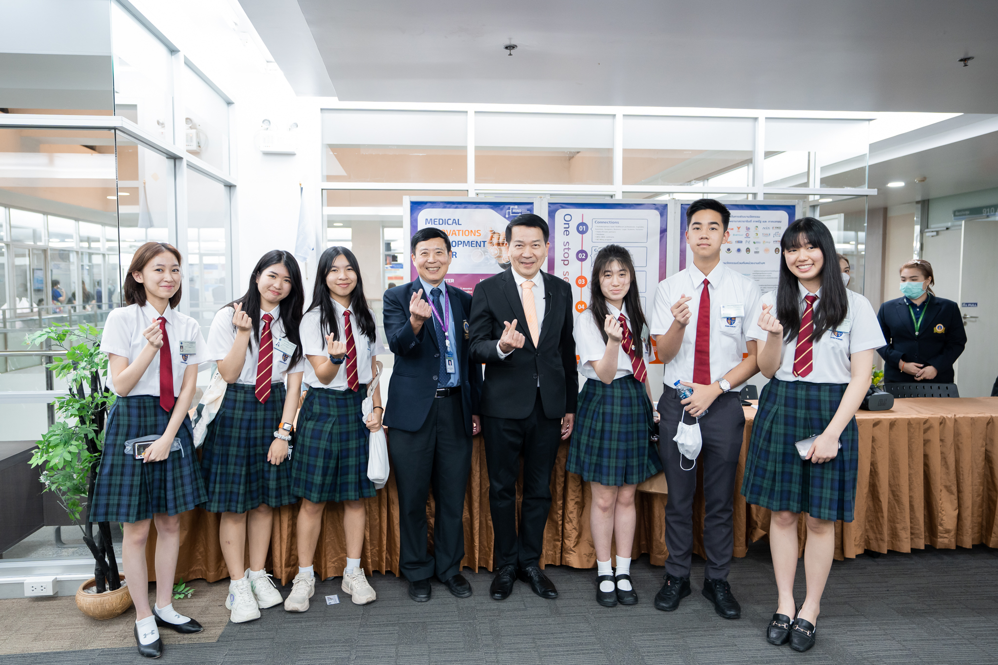 งานมหกรรมคุณภาพ (Quality Conference) ครั้งที่ 30 ประจำปี 2566 ในหัวข้อ "30 ปี สู่เส้นทางรามาธิบดีคุณภาพด้วย Flexperience (30th Quality Ramathibodi Journey to Flexperience)” งานมหกรรมคุณภาพ (Quality Conference) ครั้งที่ 30 ประจำปี 2566 ในหัวข้อ "30 ปี สู่เส้นทางรามาธิบดีคุณภาพด้วย Flexperience (30th Quality Ramathibodi Journey to Flexperience)”