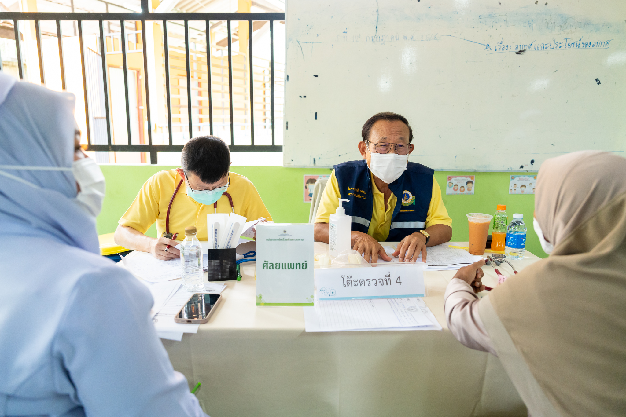 คณะแพทยศาสตร์โรงพยาบาลรามาธิบดี มหาวิทยาลัยมหิดล ร่วมกับ สำนักงานองคมนตรี ออกหน่วยแพทย์เคลื่อนที่ ในโครงการสืบสานพระราชปณิธาน จ.ยะลา