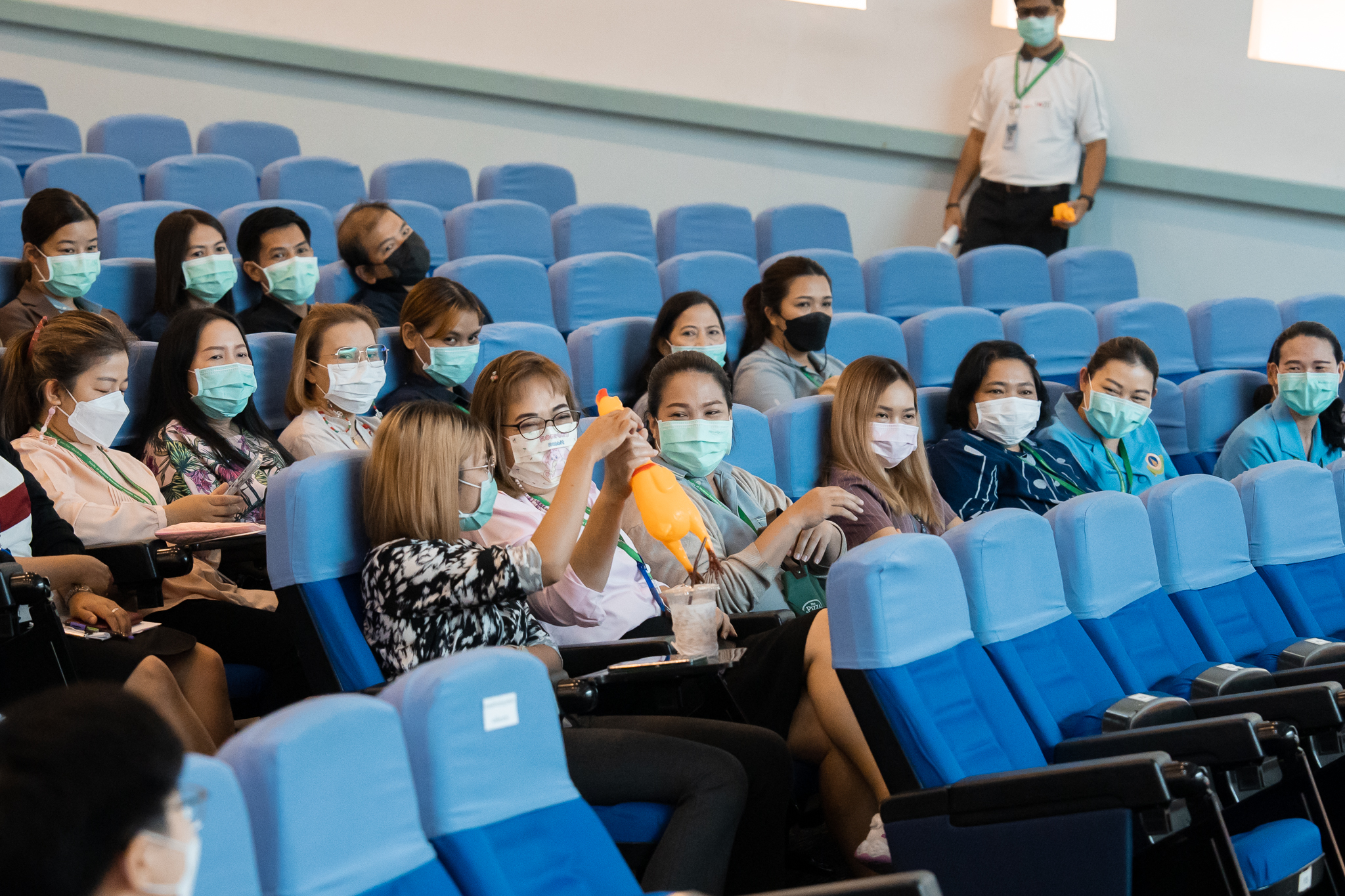กิจกรรมอบรม "รู้ทันสื่อออนไลน์" ให้แก่บุคลากรที่เป็นสมาชิกโครงการพัฒนาประสิทธิภาพการสื่อสารภายในด้วยเครือข่ายสื่อสารรามาธิบดี (1:20) และ สมาชิกคณะกรรมการสื่อสารคณะฯ (1:100) กิจกรรมอบรม "รู้ทันสื่อออนไลน์" ให้แก่บุคลากรที่เป็นสมาชิกโครงการพัฒนาประสิทธิภาพการสื่อสารภายในด้วยเครือข่ายสื่อสารรามาธิบดี (1:20) และ สมาชิกคณะกรรมการสื่อสารคณะฯ (1:100)