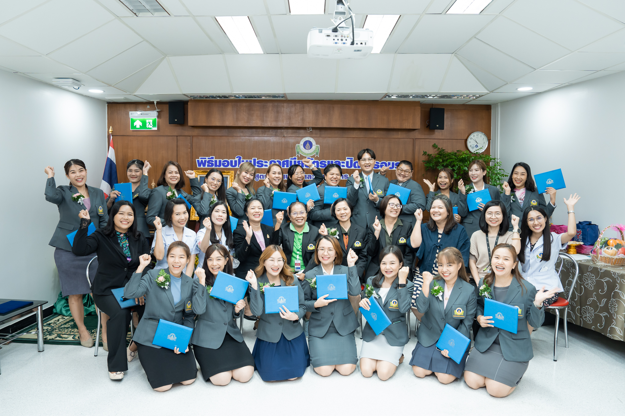 พิธีมอบใบประกาศนียบัตรแก่นักศึกษาหลักสูตรโภชนบำบัดและการบริหาร รุ่นที่ 32 พิธีมอบใบประกาศนียบัตรแก่นักศึกษาหลักสูตรโภชนบำบัดและการบริหาร รุ่นที่ 32