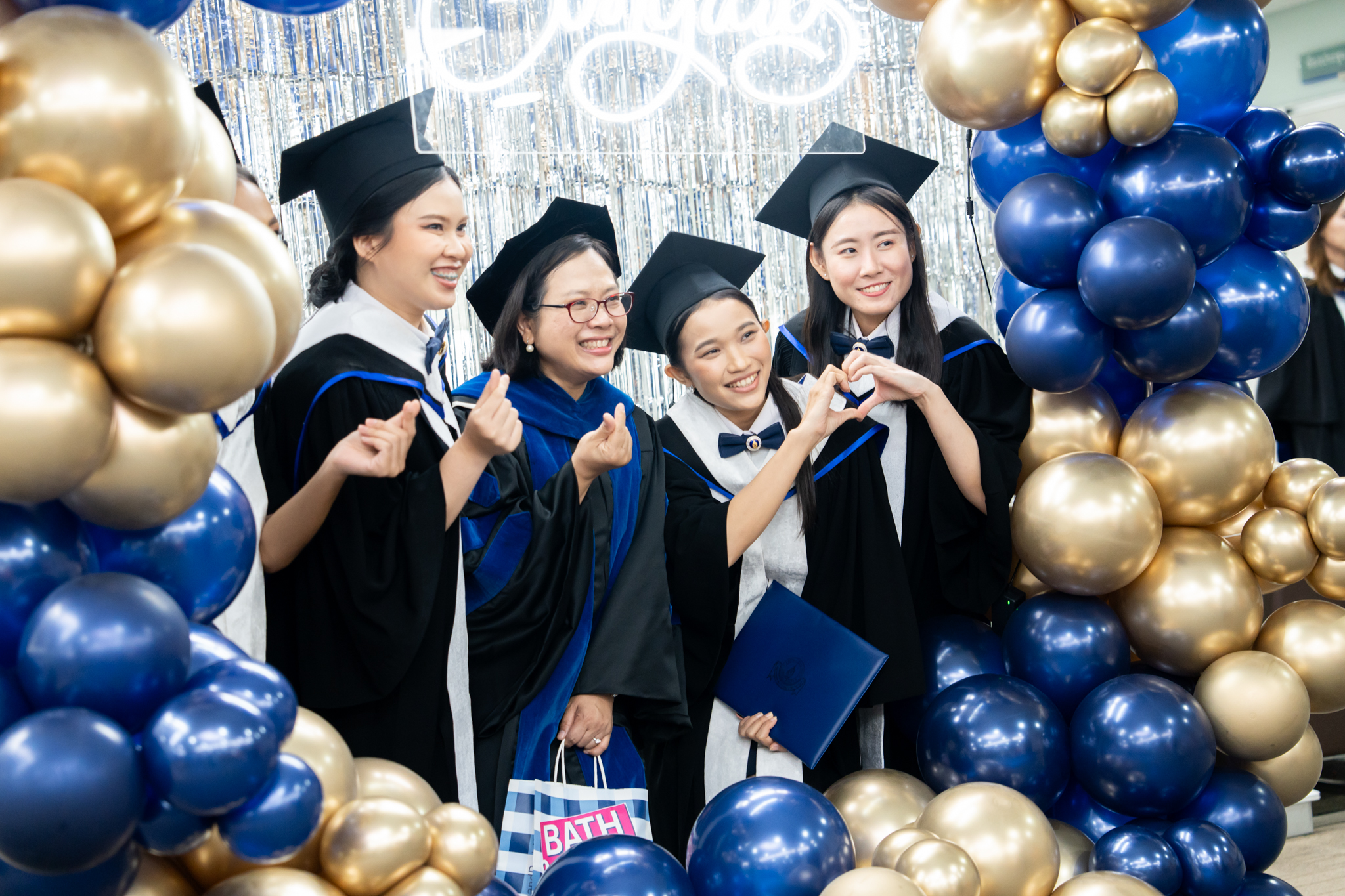 งานอวยพรบัณฑิตศึกษา แก่ผู้สำเร็จการศึกษาประจำปี 2565 งานอวยพรบัณฑิตศึกษา แก่ผู้สำเร็จการศึกษาประจำปี 2565
