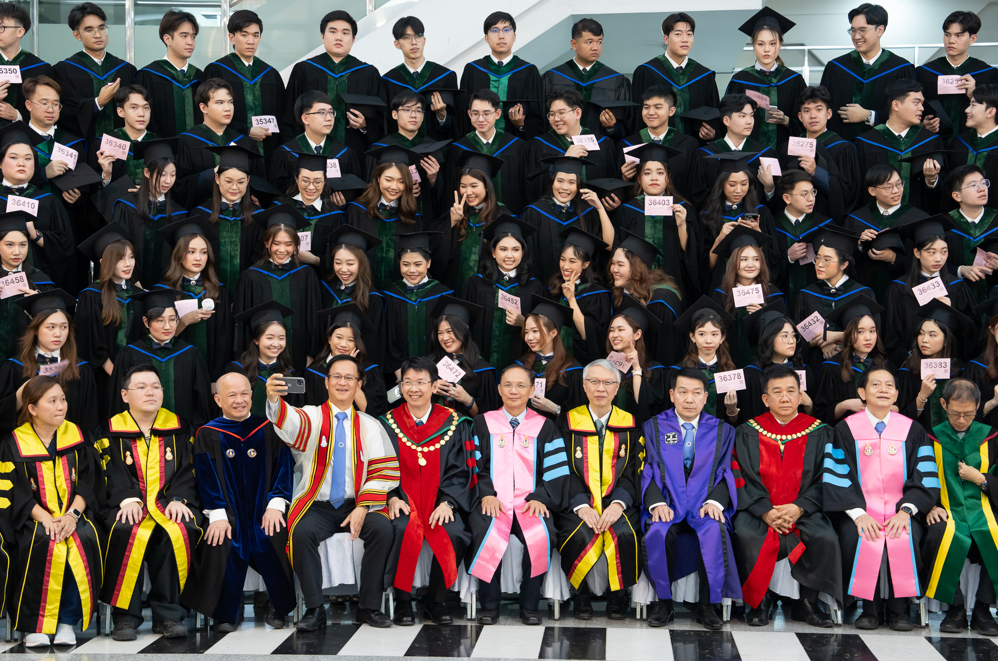 พิธีกล่าวคำปฏิญาณตนของบัญฑิตแพทย์รามาธิบดี รุ่นที่ 53 และงานอวยพรบัณฑิตรามาธิบดี ประจำปี 2566 พิธีกล่าวคำปฏิญาณตนของบัญฑิตแพทย์รามาธิบดี รุ่นที่ 53 และงานอวยพรบัณฑิตรามาธิบดี ประจำปี 2566