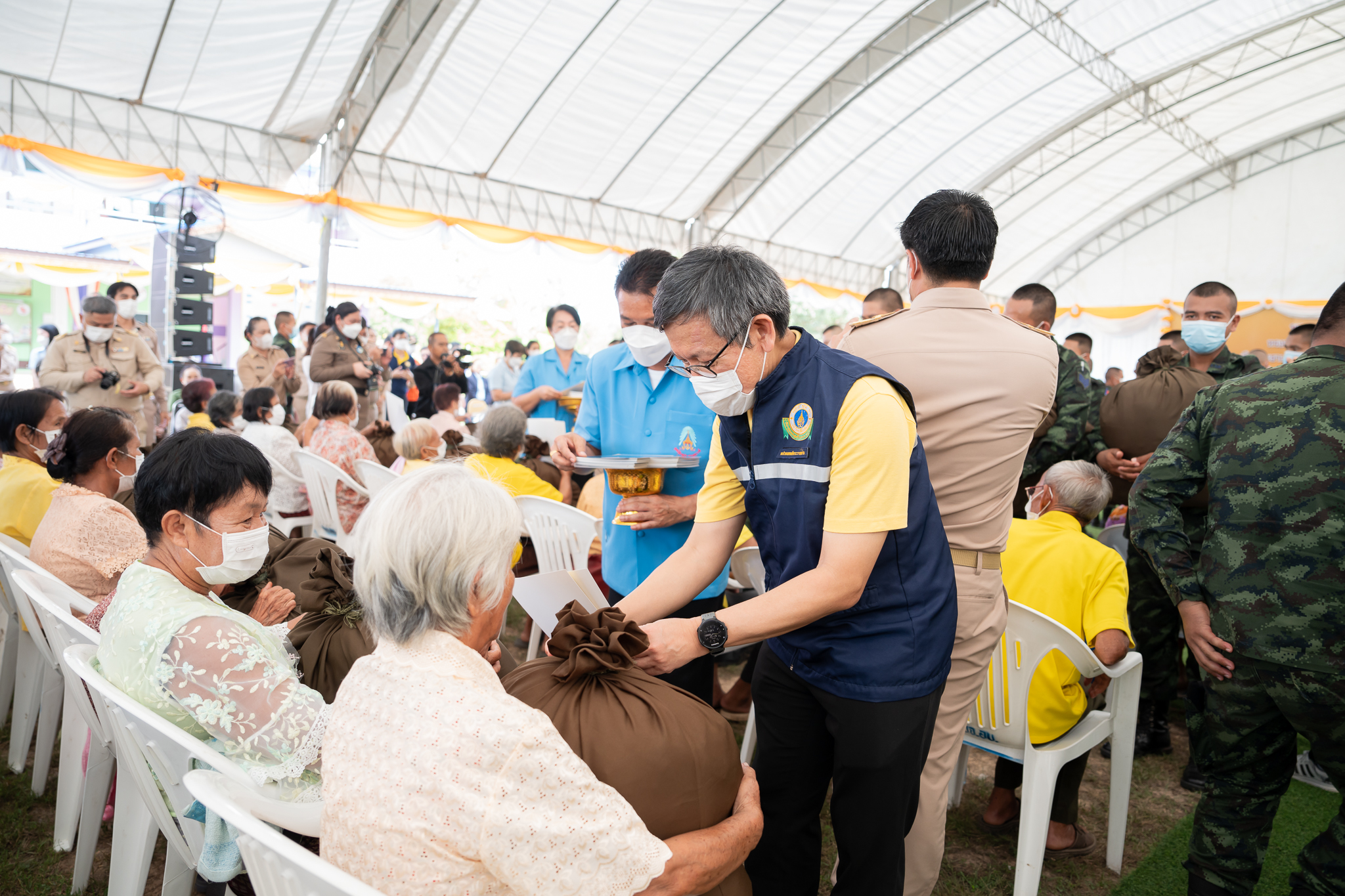 งานทำบุญเดือนเกิดบุคลากร ประจำเดือนพฤศจิกายน 2566 คณะแพทยศาสตร์โรงพยาบาลรามาธิบดี มหาวิทยาลัยมหิดล ร่วมกับ สำนักงานองคมนตรี ออกหน่วยแพทย์เคลื่อนที่ ในโครงการ “สืบสานพระราชปณิธาน” ครั้งที่ 9 ณ จังหวัดอุบลราชธานี