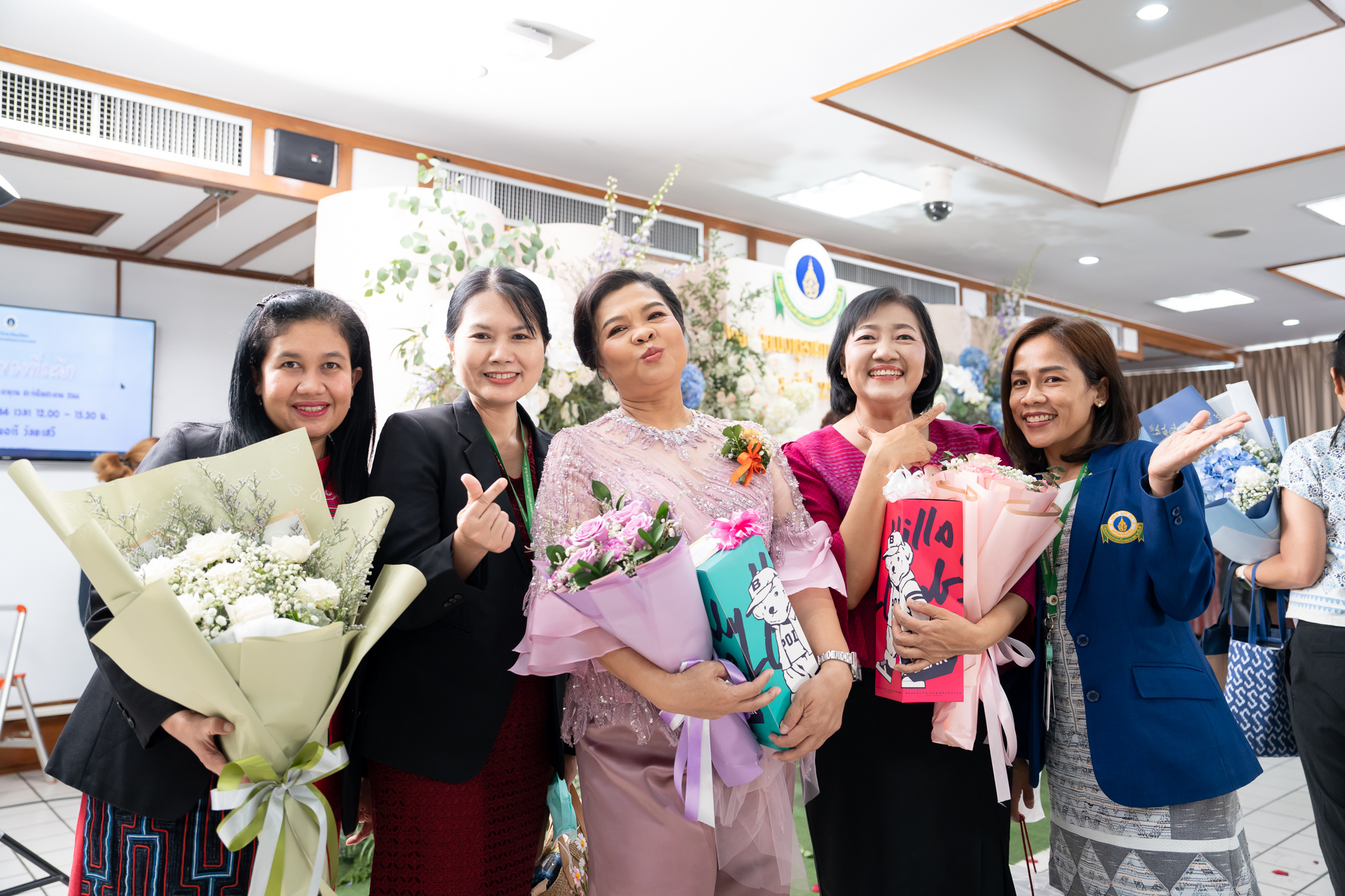 พิธีมอบของที่ระลึกแด่ผู้เกษียณอายุราชการและอายุงาน ประจำปี 2566 พิธีมอบของที่ระลึกแด่ผู้เกษียณอายุราชการและอายุงาน ประจำปี 2566