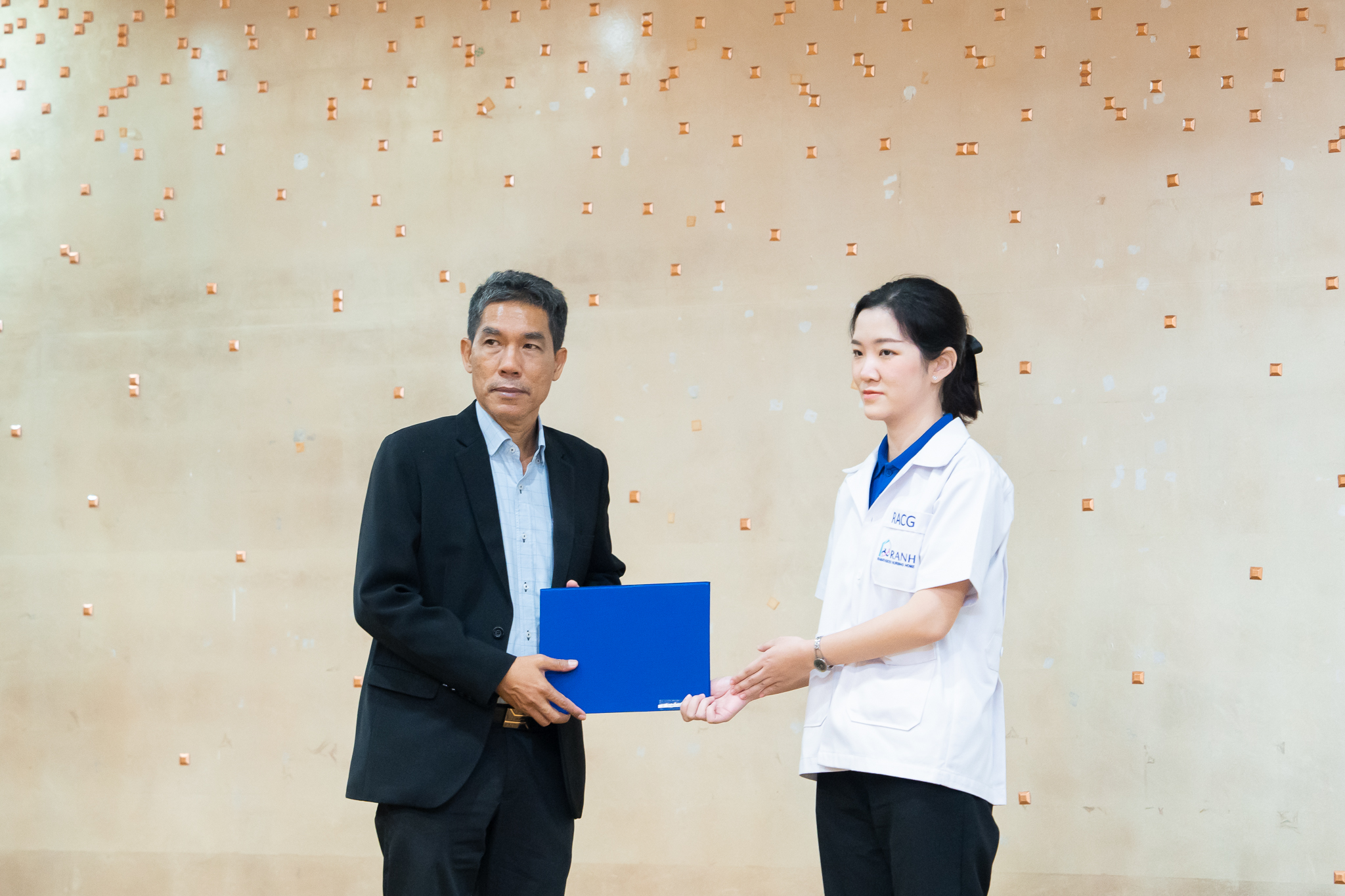 พิธีปิดการอบรม หลักสูตร "ผู้ดูแลผู้สูงอายุ 420 ชั่วโมง" รุ่นที่ 1 ประจำปี 2566 พิธีปิดการอบรม หลักสูตร "ผู้ดูแลผู้สูงอายุ 420 ชั่วโมง" รุ่นที่ 1 ประจำปี 2566