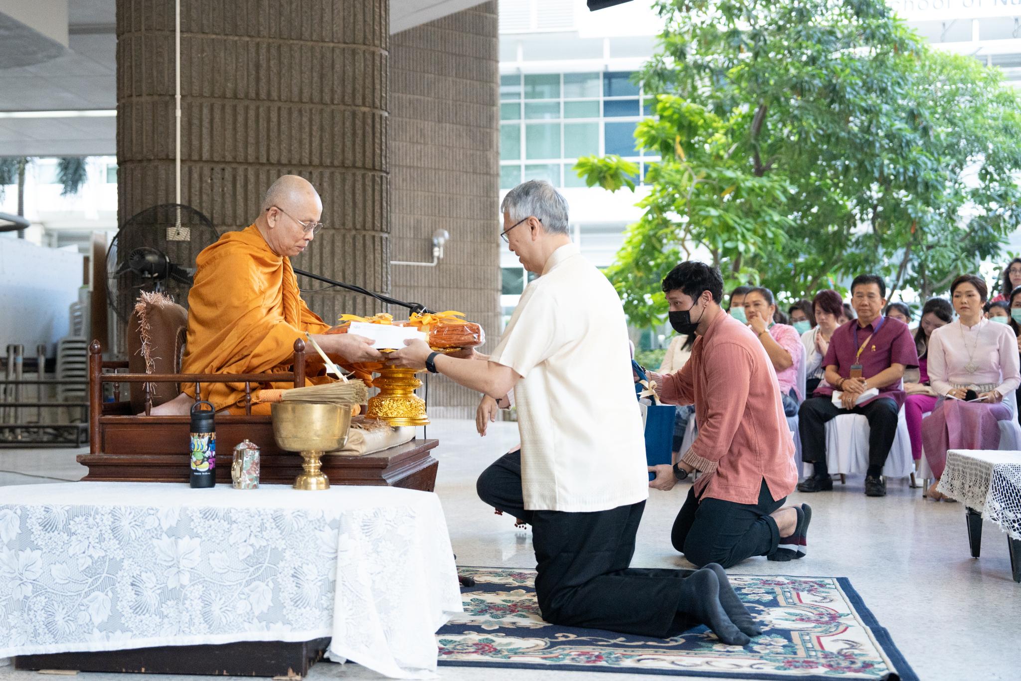 พิธีทำบุญตักบาตรเนื่องในโอกาสส่งท้ายปีเก่าต้อนรับปีใหม่ 2567 พิธีทำบุญตักบาตรเนื่องในโอกาสส่งท้ายปีเก่าต้อนรับปีใหม่ 2567