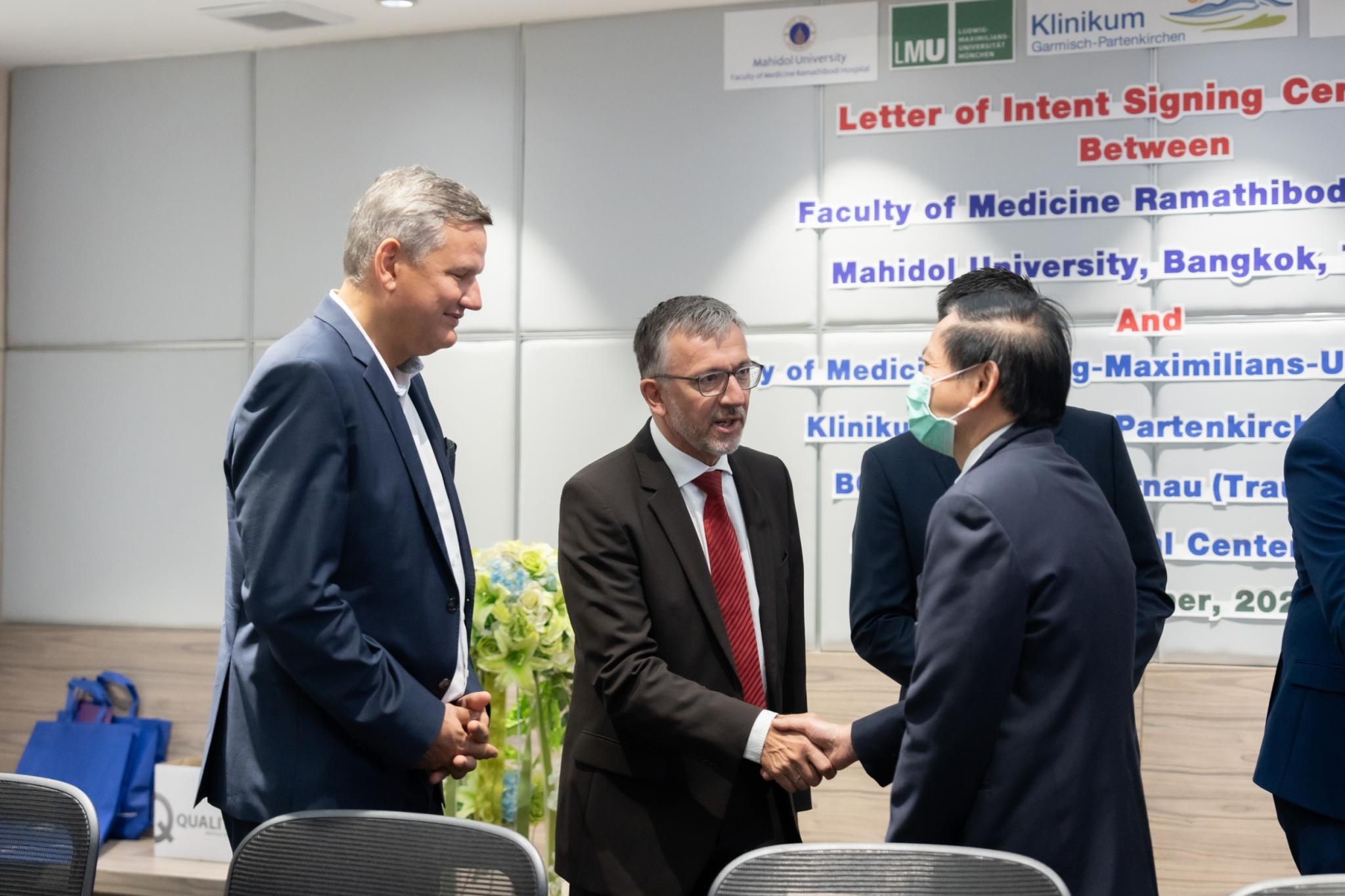 พิธีลงนามความร่วมมือด้านการศึกษาและวิจัยระหว่างคณะแพทยศาสตร์โรงพยาบาลรามาธิบดี มหาวิทยาลัยมหิดล กับ สถาบันทางการแพทย์ชั้นนำ 3 แห่งของเยอรมนี พิธีลงนามความร่วมมือด้านการศึกษาและวิจัยระหว่างคณะแพทยศาสตร์โรงพยาบาลรามาธิบดี มหาวิทยาลัยมหิดล กับ สถาบันทางการแพทย์ชั้นนำ 3 แห่งของเยอรมนี