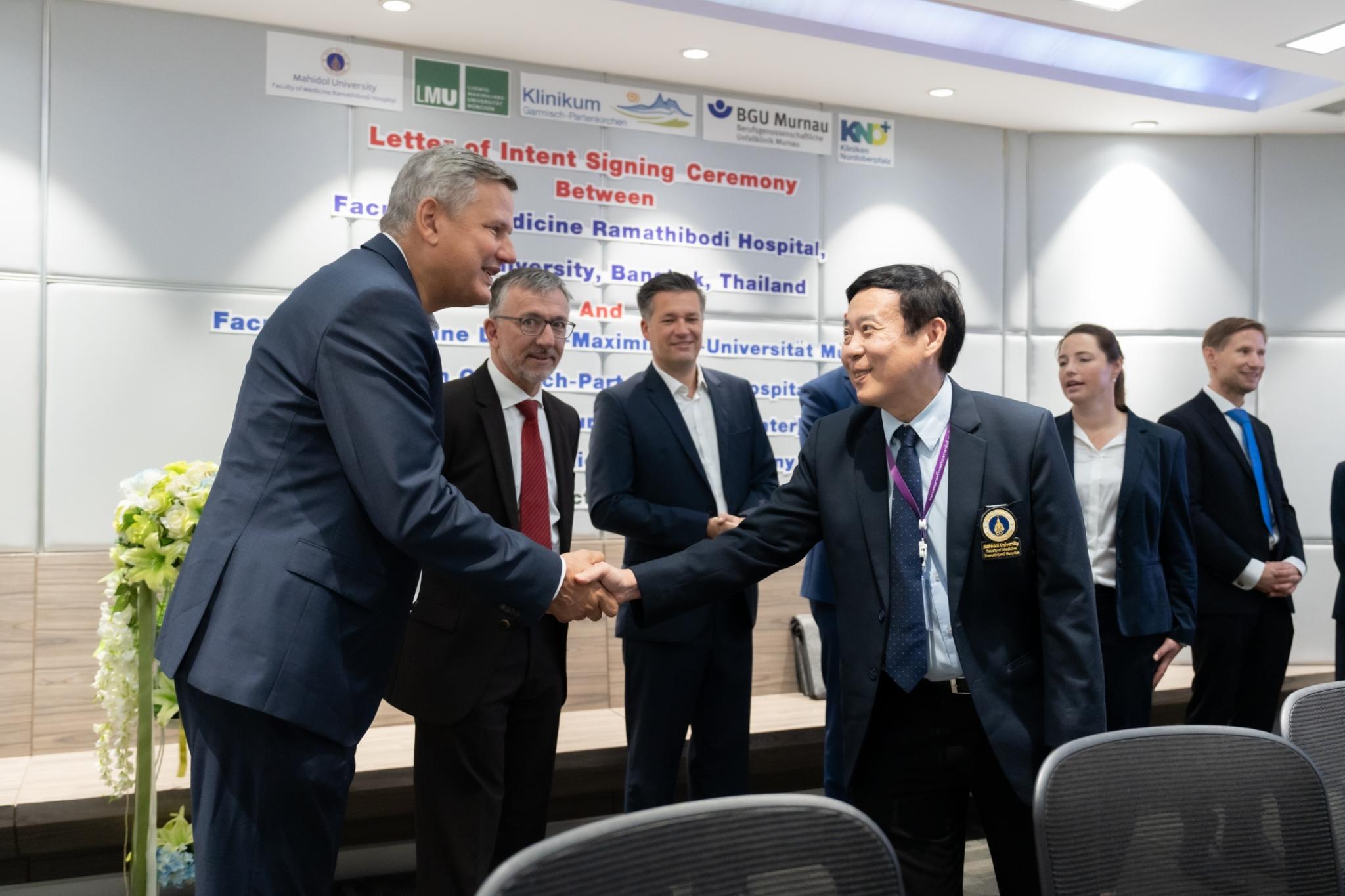 พิธีลงนามความร่วมมือด้านการศึกษาและวิจัยระหว่างคณะแพทยศาสตร์โรงพยาบาลรามาธิบดี มหาวิทยาลัยมหิดล กับ สถาบันทางการแพทย์ชั้นนำ 3 แห่งของเยอรมนี พิธีลงนามความร่วมมือด้านการศึกษาและวิจัยระหว่างคณะแพทยศาสตร์โรงพยาบาลรามาธิบดี มหาวิทยาลัยมหิดล กับ สถาบันทางการแพทย์ชั้นนำ 3 แห่งของเยอรมนี