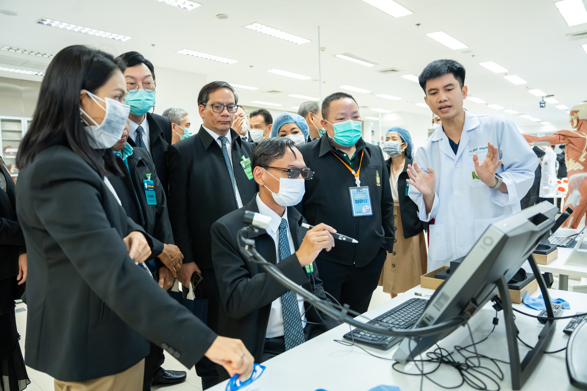 คณะนักศึกษาหลักสูตรประกาศนียบัตรธรรมาภิบาลทางการแพทย์สำหรับผู้บริหารระดับสูง (ปธพ.) รุ่นที่ 10 ศึกษาดูงานสถาบันการแพทย์จักรีนฤบดินทร์ คณะแพทยศาสตร์โรงพยาบาลรามาธิบดี มหาวิทยาลัยมหิดล คณะนักศึกษาหลักสูตรประกาศนียบัตรธรรมาภิบาลทางการแพทย์สำหรับผู้บริหารระดับสูง (ปธพ.) รุ่นที่ 10 ศึกษาดูงานสถาบันการแพทย์จักรีนฤบดินทร์ คณะแพทยศาสตร์โรงพยาบาลรามาธิบดี มหาวิทยาลัยมหิดล