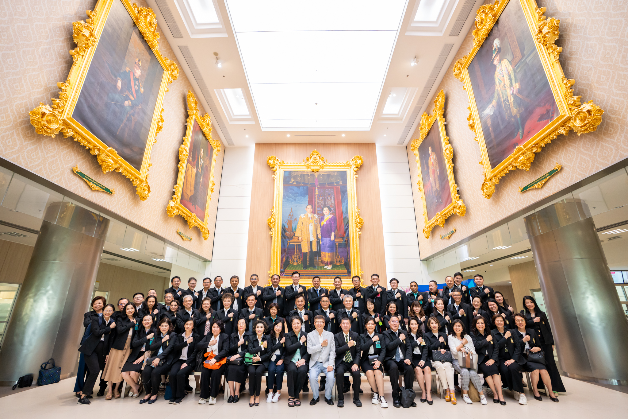 คณะนักศึกษาหลักสูตรประกาศนียบัตรธรรมาภิบาลทางการแพทย์สำหรับผู้บริหารระดับสูง (ปธพ.) รุ่นที่ 10 ศึกษาดูงานสถาบันการแพทย์จักรีนฤบดินทร์ คณะแพทยศาสตร์โรงพยาบาลรามาธิบดี มหาวิทยาลัยมหิดล คณะนักศึกษาหลักสูตรประกาศนียบัตรธรรมาภิบาลทางการแพทย์สำหรับผู้บริหารระดับสูง (ปธพ.) รุ่นที่ 10 ศึกษาดูงานสถาบันการแพทย์จักรีนฤบดินทร์ คณะแพทยศาสตร์โรงพยาบาลรามาธิบดี มหาวิทยาลัยมหิดล