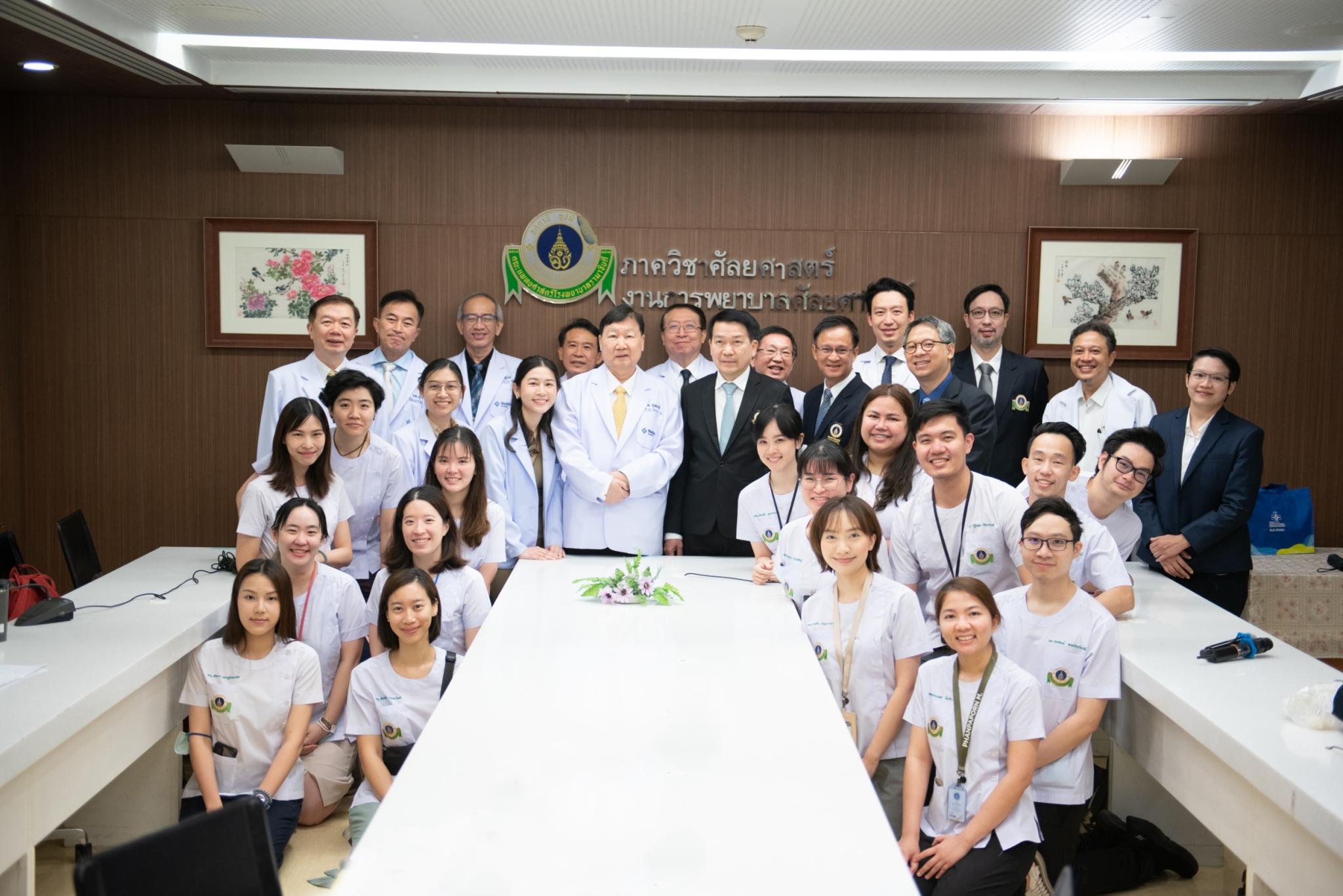 พิธีลงนามข้อตกลงความร่วมมือทางวิชาการ (MOU) ระหว่าง สาขาวิชาศัลยศาสตร์ตกแต่งและแม็กซิโลเฟเชียล ภาควิชาศัลยศาสตร์ คณะแพทยศาสตร์โรงพยาบาลรามาธิบดี มหาวิทยาลัยมหิดล กับ หน่วยศัลยกรรมตกแต่ง โรงพยาบาลยันฮี พิธีลงนามข้อตกลงความร่วมมือทางวิชาการ (MOU) ระหว่าง สาขาวิชาศัลยศาสตร์ตกแต่งและแม็กซิโลเฟเชียล ภาควิชาศัลยศาสตร์ คณะแพทยศาสตร์โรงพยาบาลรามาธิบดี มหาวิทยาลัยมหิดล กับ หน่วยศัลยกรรมตกแต่ง โรงพยาบาลยันฮี