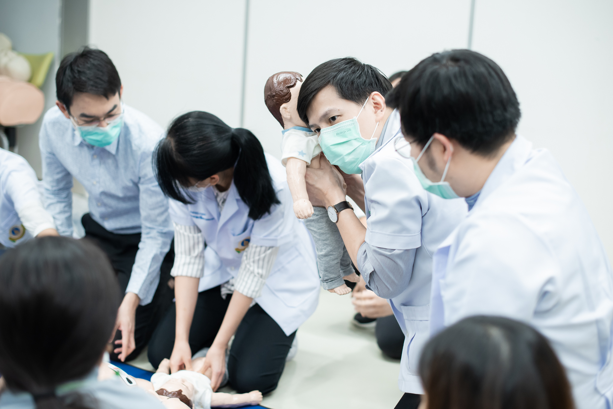 ภาควิชาวิทยาศาสตร์สื่อความหมายและความผิดปกติของการสื่อความหมาย คณะแพทยศาสตร์โรงพยาบาลรามาธิบดี มหาวิทยาลัยมหิดล จัดโครงการอบรมการปฐมพยาบาลขั้นต้นและการกู้ชีพพื้นฐาน (CPR) ภาควิชาวิทยาศาสตร์สื่อความหมายและความผิดปกติของการสื่อความหมาย คณะแพทยศาสตร์โรงพยาบาลรามาธิบดี มหาวิทยาลัยมหิดล จัดโครงการอบรมการปฐมพยาบาลขั้นต้นและการกู้ชีพพื้นฐาน (CPR)