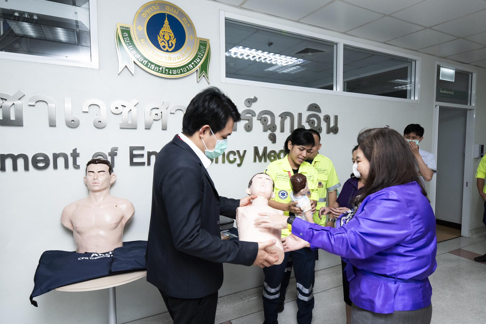 พิธีรับมอบเงินสนับสนุนเพื่อจัดซื้ออุปกรณ์การสอนช่วยฟื้นคืนชีพขั้นพื้นฐาน (CPR) พิธีรับมอบเงินสนับสนุนเพื่อจัดซื้ออุปกรณ์การสอนช่วยฟื้นคืนชีพขั้นพื้นฐาน (CPR)