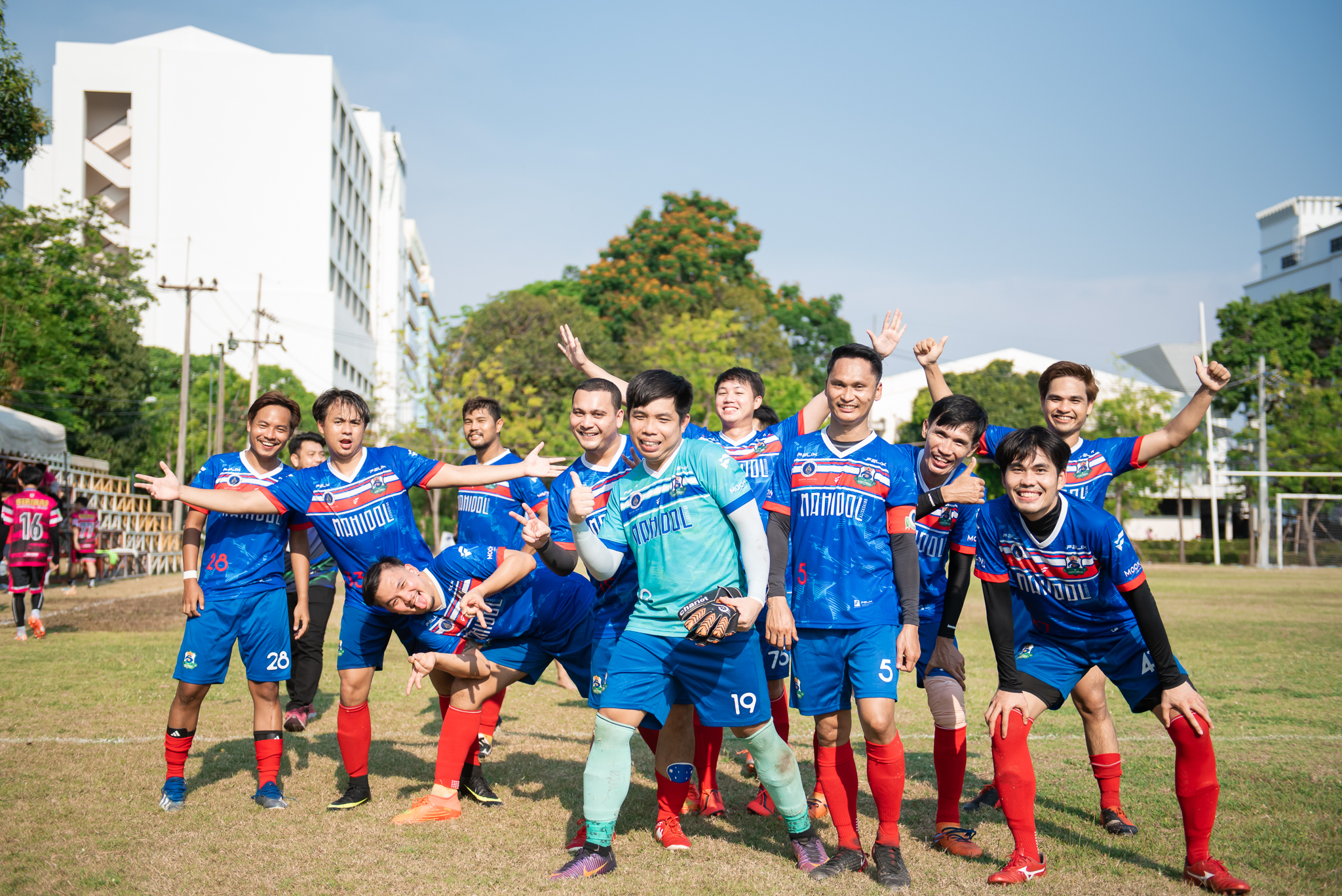 คณะแพทยศาสตร์โรงพยาบาลรามาธิบดี มหาวิทยาลัยมหิดล ได้รับเหรียญทองจากการแข่งขันฟุตบอลรอบชิงชนะเลิศ (รุ่นทั่วไป) คณะแพทยศาสตร์โรงพยาบาลรามาธิบดี มหาวิทยาลัยมหิดล ได้รับเหรียญทองจากการแข่งขันฟุตบอลรอบชิงชนะเลิศ (รุ่นทั่วไป)