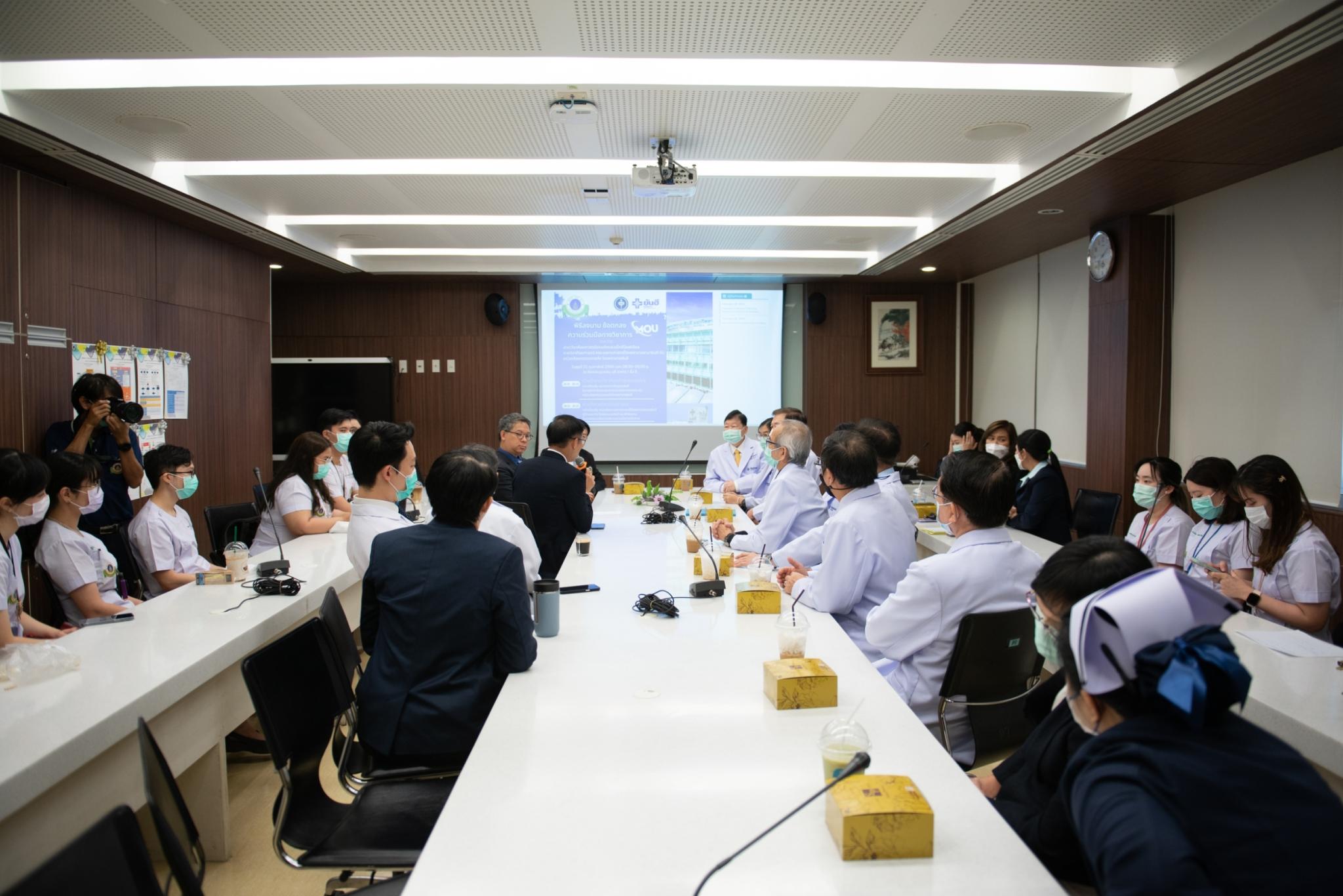 พิธีลงนามข้อตกลงความร่วมมือทางวิชาการ (MOU) ระหว่าง สาขาวิชาศัลยศาสตร์ตกแต่งและแม็กซิโลเฟเชียล ภาควิชาศัลยศาสตร์ คณะแพทยศาสตร์โรงพยาบาลรามาธิบดี มหาวิทยาลัยมหิดล กับ หน่วยศัลยกรรมตกแต่ง โรงพยาบาลยันฮี พิธีลงนามข้อตกลงความร่วมมือทางวิชาการ (MOU) ระหว่าง สาขาวิชาศัลยศาสตร์ตกแต่งและแม็กซิโลเฟเชียล ภาควิชาศัลยศาสตร์ คณะแพทยศาสตร์โรงพยาบาลรามาธิบดี มหาวิทยาลัยมหิดล กับ หน่วยศัลยกรรมตกแต่ง โรงพยาบาลยันฮี