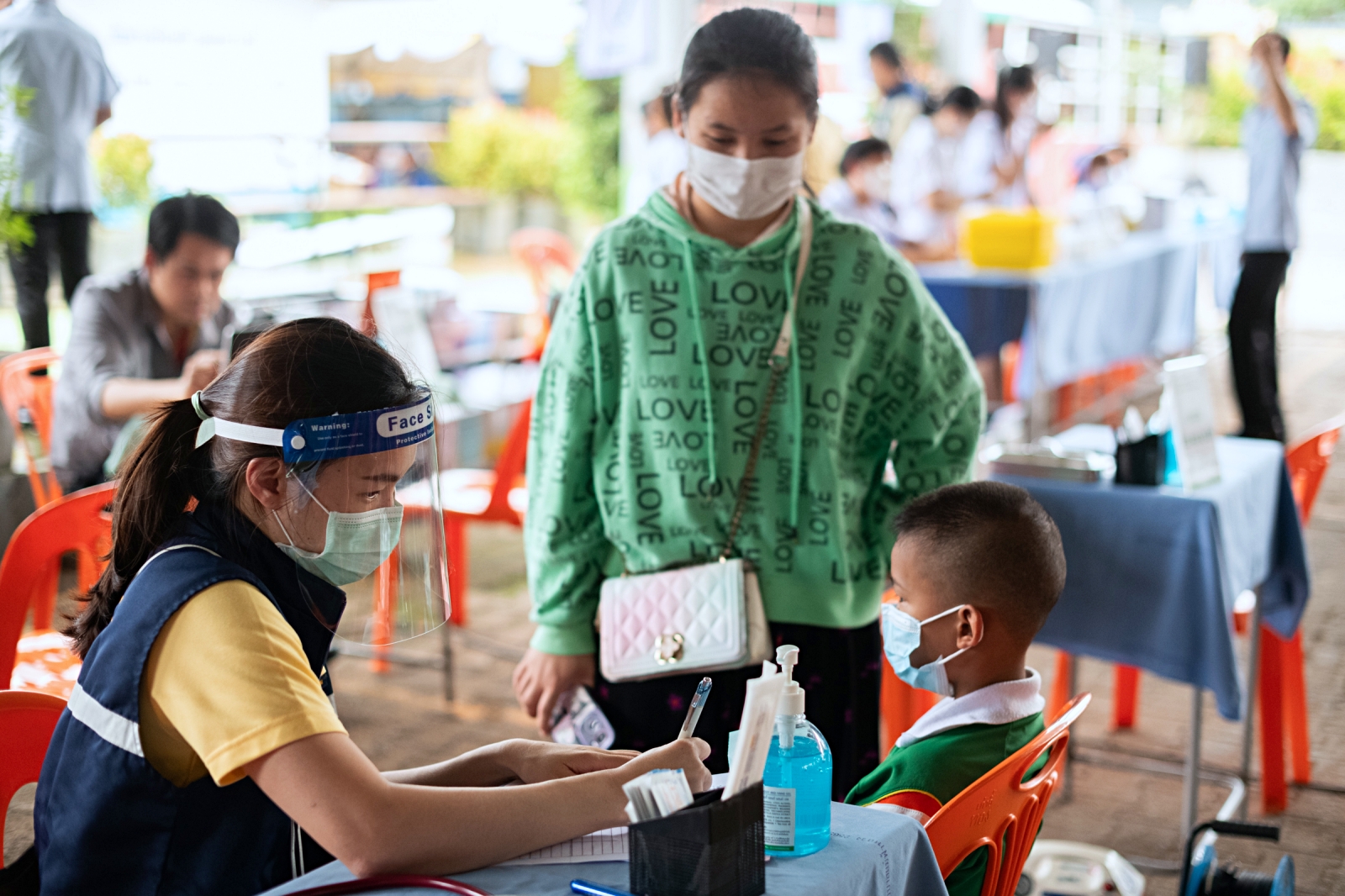คณะแพทยศาสตร์โรงพยาบาลรามาธิบดี มหาวิทยาลัยมหิดล ร่วมกับ สำนักงานองคมนตรี ออกหน่วยแพทย์เคลื่อนที่ ในโครงการสืบสานพระราชปณิธาน จ.เชียงราย คณะแพทยศาสตร์โรงพยาบาลรามาธิบดี มหาวิทยาลัยมหิดล ร่วมกับ สำนักงานองคมนตรี ออกหน่วยแพทย์เคลื่อนที่ ในโครงการสืบสานพระราชปณิธาน จ.เชียงราย