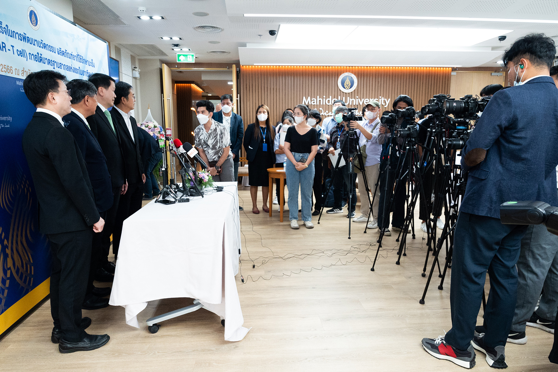 มหิดลแถลงผลสำเร็จในการพัฒนานวัตกรรม ผลิตภัณฑ์ยาที่ใช้รักษามะเร็ง ด้วยเซลล์และยีน (CAR - T cell) ภายใต้มาตรฐานสากลแห่งแรกในอาเซียน มหิดลแถลงผลสำเร็จในการพัฒนานวัตกรรม ผลิตภัณฑ์ยาที่ใช้รักษามะเร็ง ด้วยเซลล์และยีน (CAR - T cell) ภายใต้มาตรฐานสากลแห่งแรกในอาเซียน