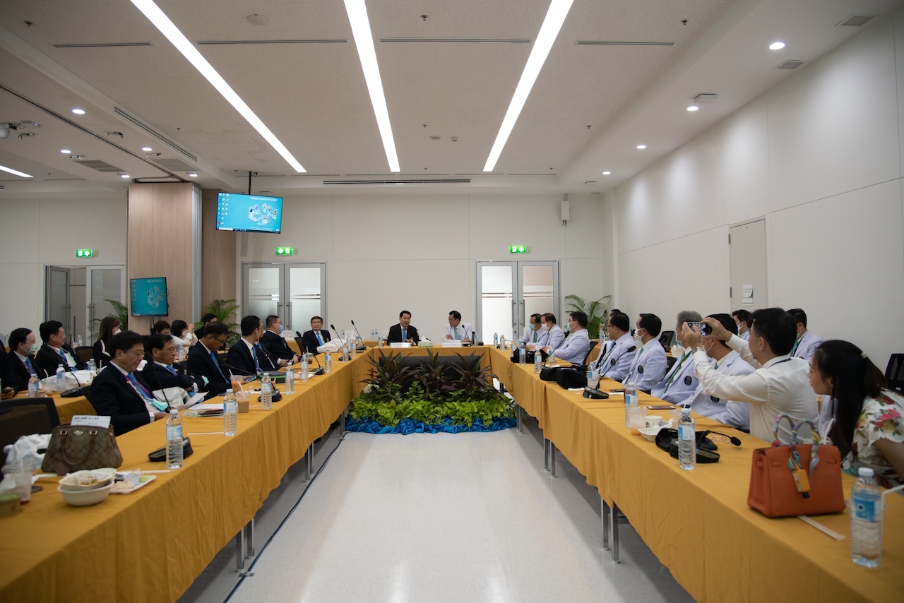 คณะผู้บริหารคณะแพทยศาสตร์โรงพยาบาลรามาธิบดีเยี่ยมเยือนคณะแพทยศาสตร์ศิริราชพยาบาล คณะผู้บริหารคณะแพทยศาสตร์โรงพยาบาลรามาธิบดีเยี่ยมเยือนคณะแพทยศาสตร์ศิริราชพยาบาล