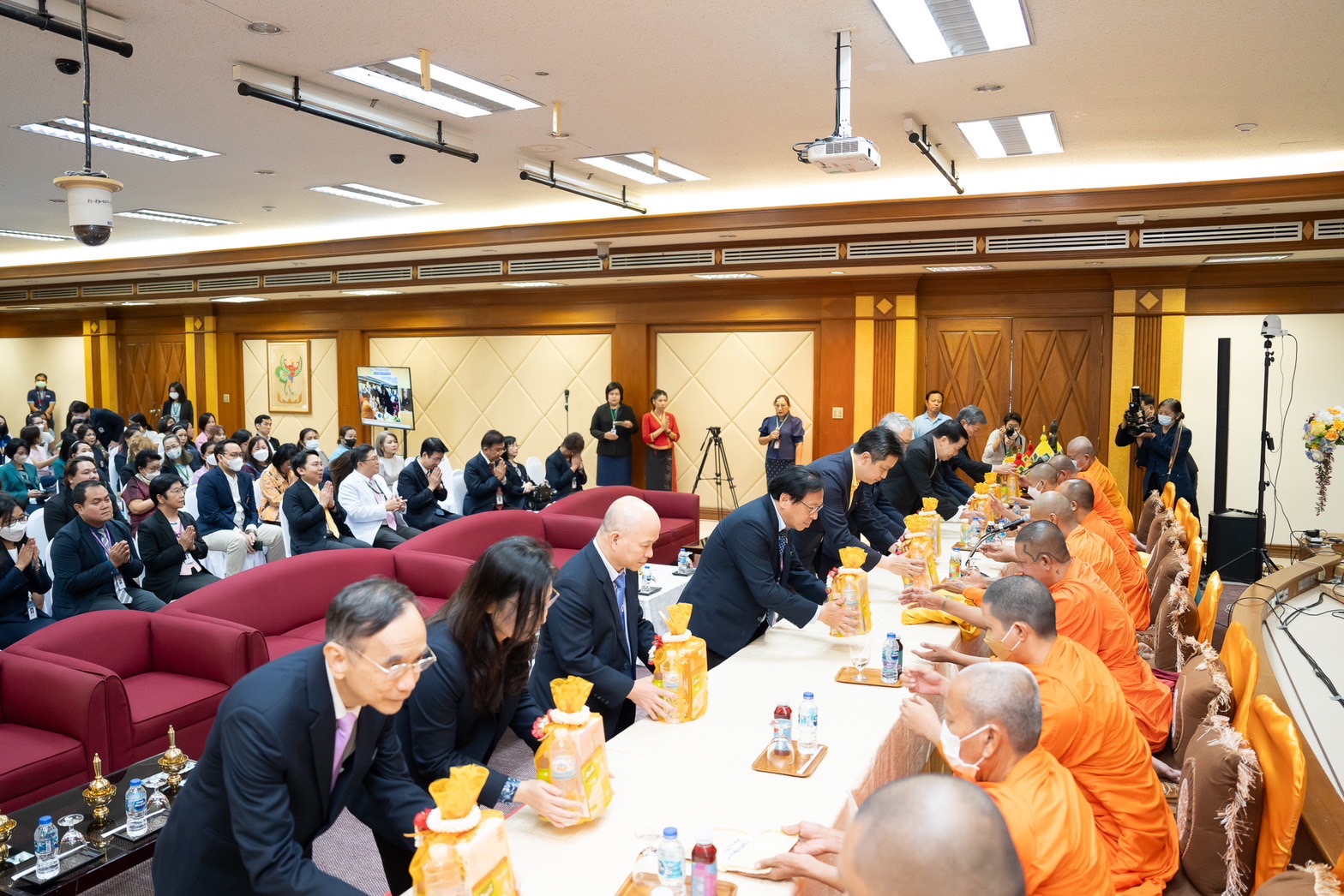 พิธีทำบุญและเปิดป้ายสถาบันราชสุดา คณะแพทยศาสตร์โรงพยาบาลรามาธิบดี มหาวิทยาลัยมหิดล พิธีทำบุญและเปิดป้ายสถาบันราชสุดา คณะแพทยศาสตร์โรงพยาบาลรามาธิบดี มหาวิทยาลัยมหิดล