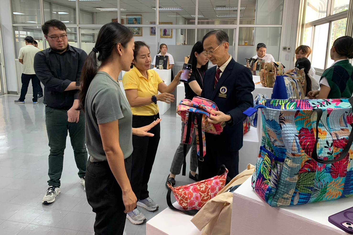 นิทรรศการผลงานจากการฝึกงานกับมูลนิธิสายใจไทย ของนักศึกษาชั้นปีที่ 4 หลักสูตรศิลปศาสตรบัณฑิต สาขาหูหนวกศึกษา นิทรรศการผลงานจากการฝึกงานกับมูลนิธิสายใจไทย ของนักศึกษาชั้นปีที่ 4 หลักสูตรศิลปศาสตรบัณฑิต สาขาหูหนวกศึกษา