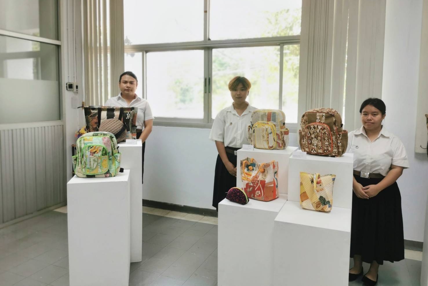 นิทรรศการผลงานจากการฝึกงานกับมูลนิธิสายใจไทย ของนักศึกษาชั้นปีที่ 4 หลักสูตรศิลปศาสตรบัณฑิต สาขาหูหนวกศึกษา นิทรรศการผลงานจากการฝึกงานกับมูลนิธิสายใจไทย ของนักศึกษาชั้นปีที่ 4 หลักสูตรศิลปศาสตรบัณฑิต สาขาหูหนวกศึกษา