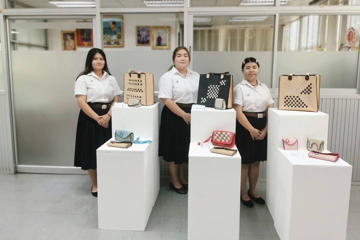 นิทรรศการผลงานจากการฝึกงานกับมูลนิธิสายใจไทย ของนักศึกษาชั้นปีที่ 4 หลักสูตรศิลปศาสตรบัณฑิต สาขาหูหนวกศึกษา นิทรรศการผลงานจากการฝึกงานกับมูลนิธิสายใจไทย ของนักศึกษาชั้นปีที่ 4 หลักสูตรศิลปศาสตรบัณฑิต สาขาหูหนวกศึกษา
