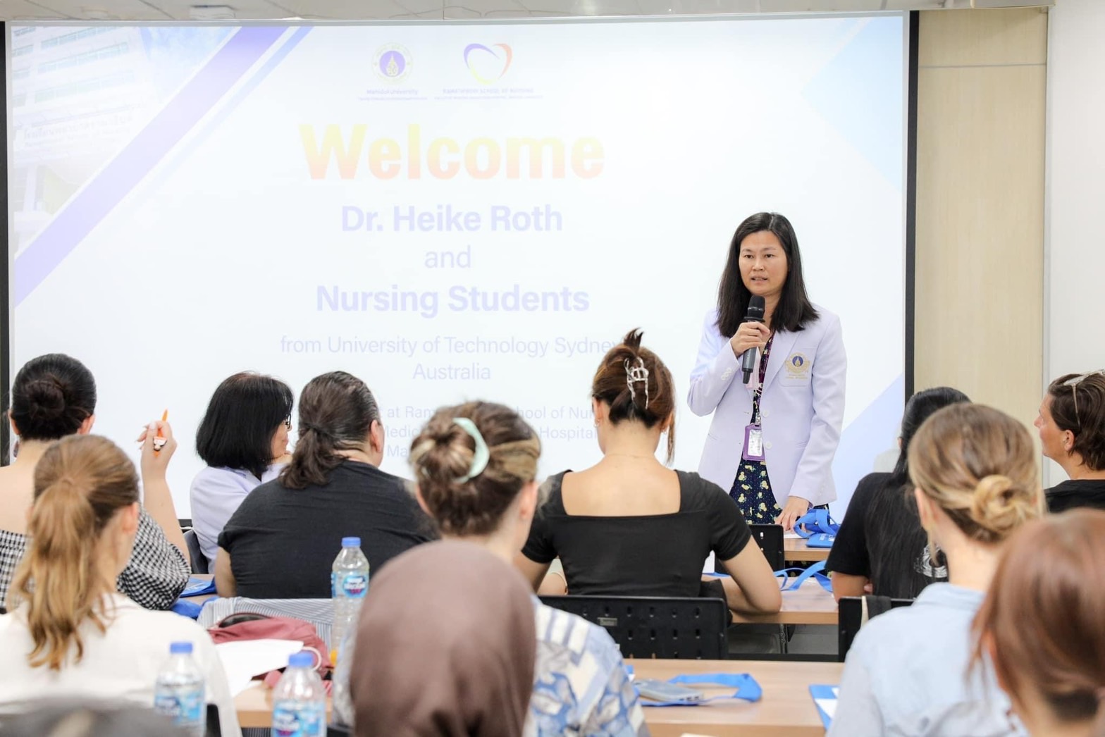 โรงเรียนพยาบาลรามาธิบดี คณะแพทยศาสตร์โรงพยาบาลรามาธิบดี มหาวิทยาลัยมหิดล ให้การต้อนรับ Dr. Heike Roth, Midwifery Lecturer และนักศึกษาผดุงครรภ์จาก University of Technology Sydney เครือรัฐออสเตรเลีย โรงเรียนพยาบาลรามาธิบดี คณะแพทยศาสตร์โรงพยาบาลรามาธิบดี มหาวิทยาลัยมหิดล ให้การต้อนรับ Dr. Heike Roth, Midwifery Lecturer และนักศึกษาผดุงครรภ์จาก University of Technology Sydney เครือรัฐออสเตรเลีย