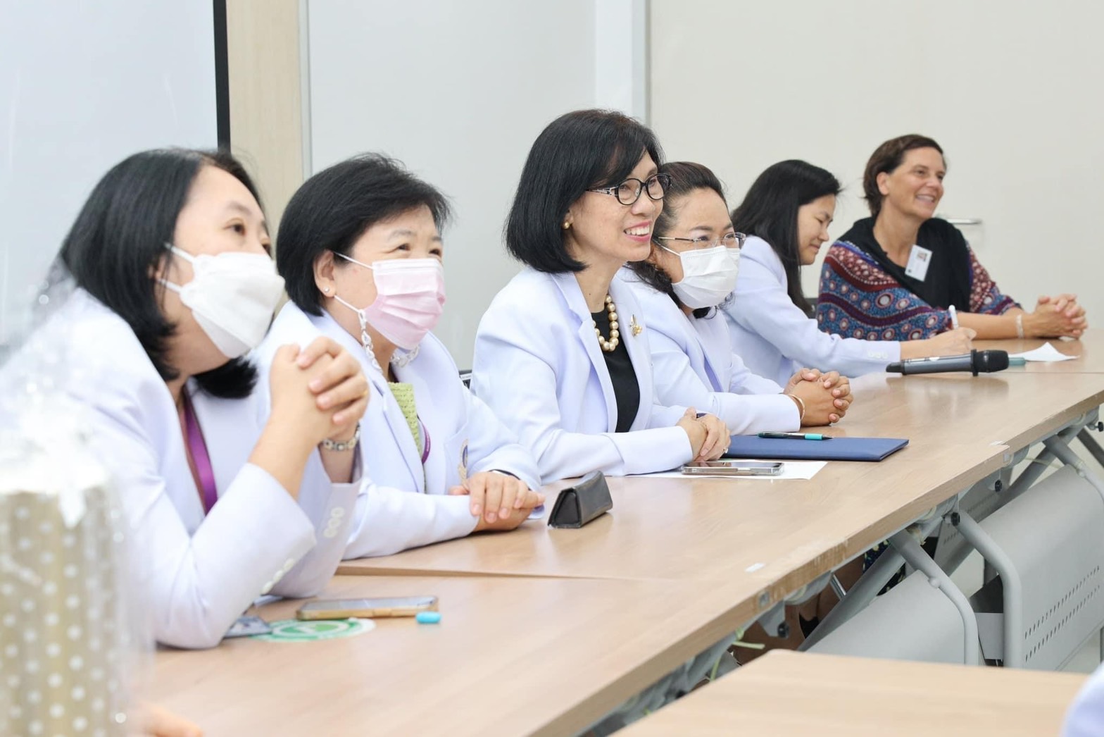 โรงเรียนพยาบาลรามาธิบดี คณะแพทยศาสตร์โรงพยาบาลรามาธิบดี มหาวิทยาลัยมหิดล ให้การต้อนรับ Dr. Heike Roth, Midwifery Lecturer และนักศึกษาผดุงครรภ์จาก University of Technology Sydney เครือรัฐออสเตรเลีย โรงเรียนพยาบาลรามาธิบดี คณะแพทยศาสตร์โรงพยาบาลรามาธิบดี มหาวิทยาลัยมหิดล ให้การต้อนรับ Dr. Heike Roth, Midwifery Lecturer และนักศึกษาผดุงครรภ์จาก University of Technology Sydney เครือรัฐออสเตรเลีย