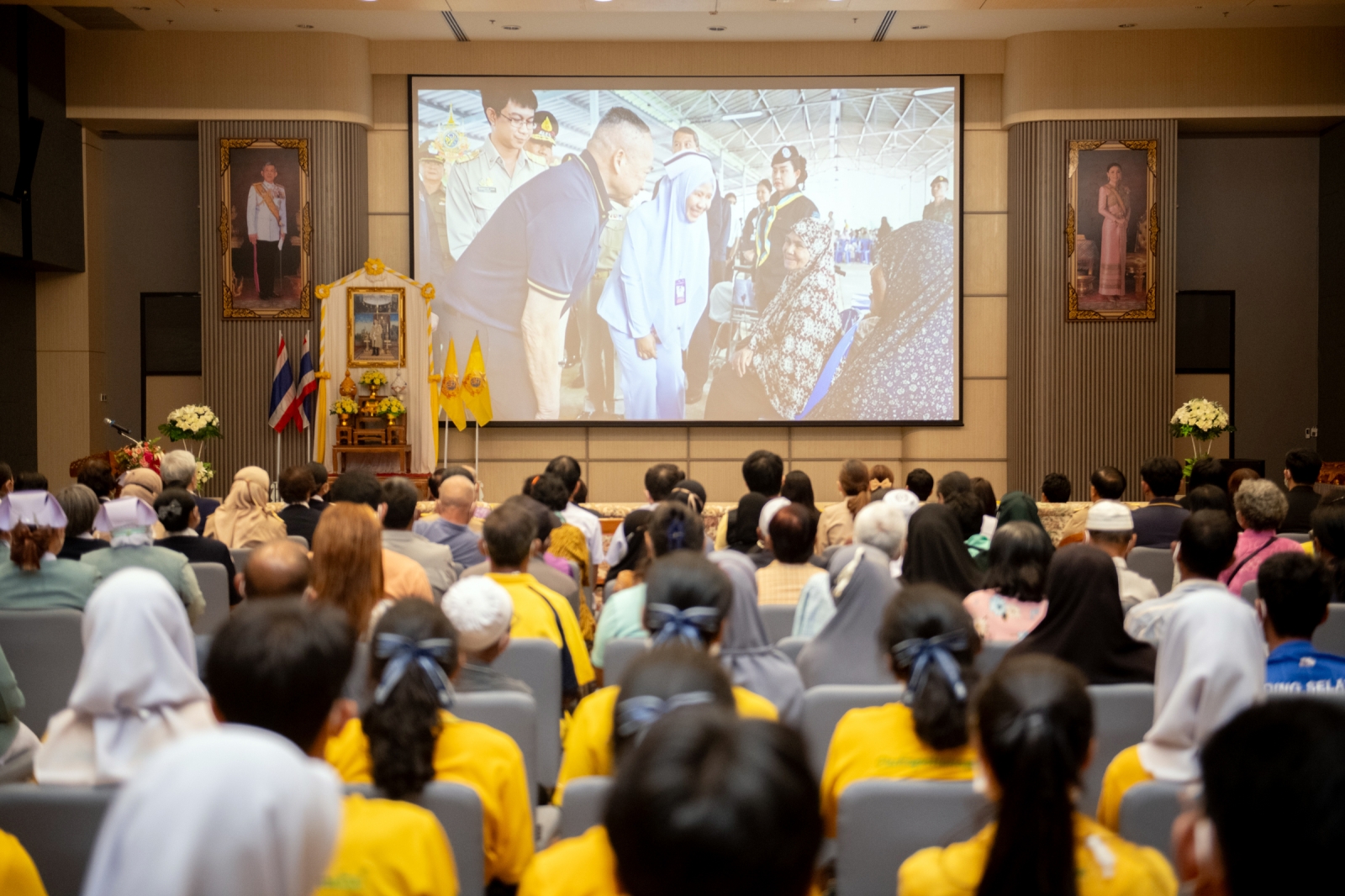 โครงการ “ราษฎรสุขใจ พลานามัยสมบูรณ์ แพทย์พระราชทาน” โดยสํานักงานทรัพย์สินพระมหากษัตริย์ ร่วมกับ คณะแพทยศาสตร์โรงพยาบาลรามาธิบดี มหาวิทยาลัยมหิดล และหน่วยงานภาคี ณ โรงพยาบาลปัตตานี จังหวัดปัตตานี