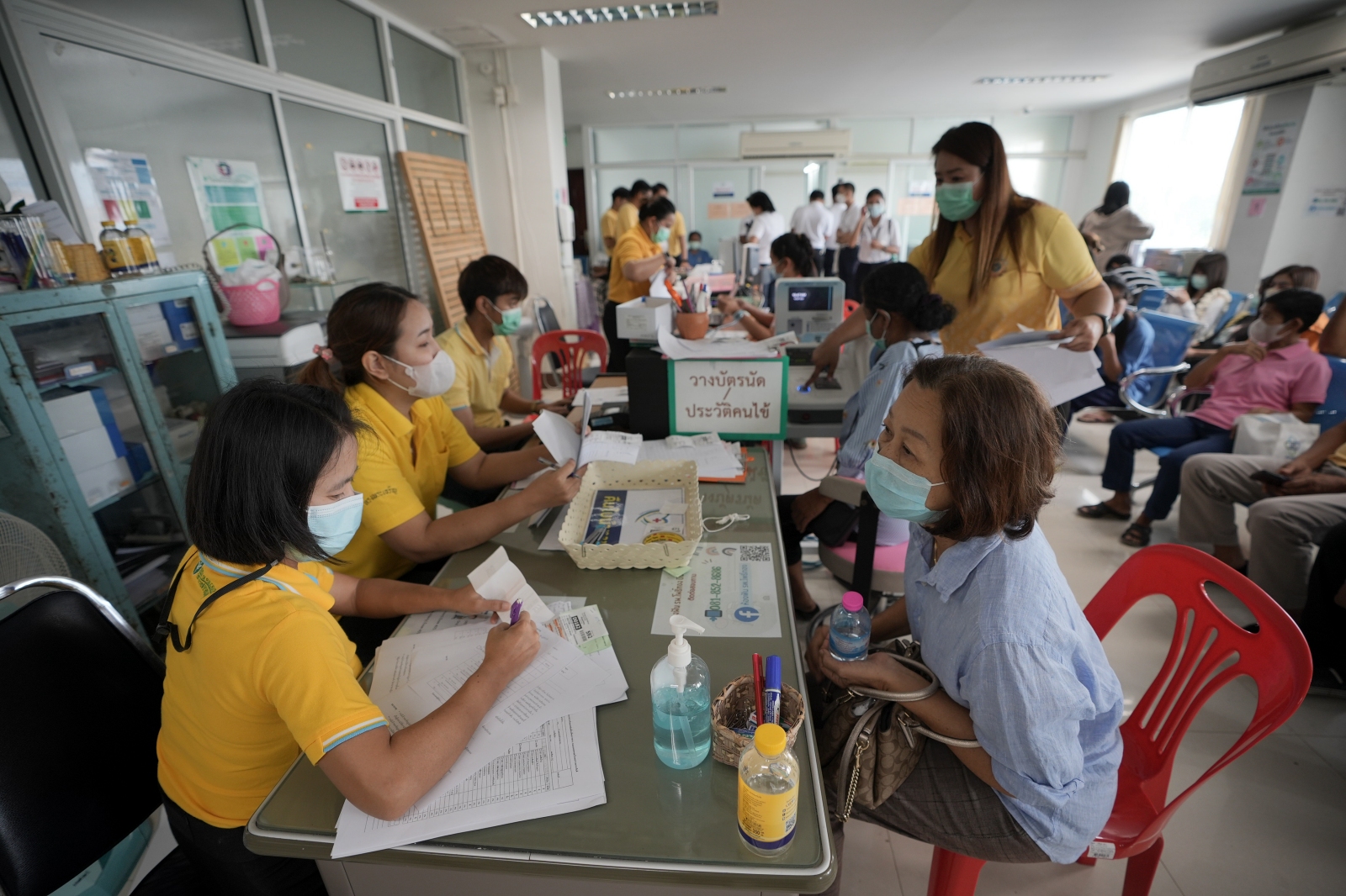โครงการ “ราษฎรสุขใจ พลานามัยสมบูรณ์ แพทย์พระราชทาน” โดยสํานักงานทรัพย์สินพระมหากษัตริย์ ร่วมกับ คณะแพทยศาสตร์โรงพยาบาลรามาธิบดี มหาวิทยาลัยมหิดล และหน่วยงานภาคี ณ โรงพยาบาลโพธิ์ทอง จังหวัดอ่างทอง โครงการ “ราษฎรสุขใจ พลานามัยสมบูรณ์ แพทย์พระราชทาน” โดยสํานักงานทรัพย์สินพระมหากษัตริย์ ร่วมกับ คณะแพทยศาสตร์โรงพยาบาลรามาธิบดี มหาวิทยาลัยมหิดล และหน่วยงานภาคี ณ โรงพยาบาลโพธิ์ทอง จังหวัดอ่างทอง