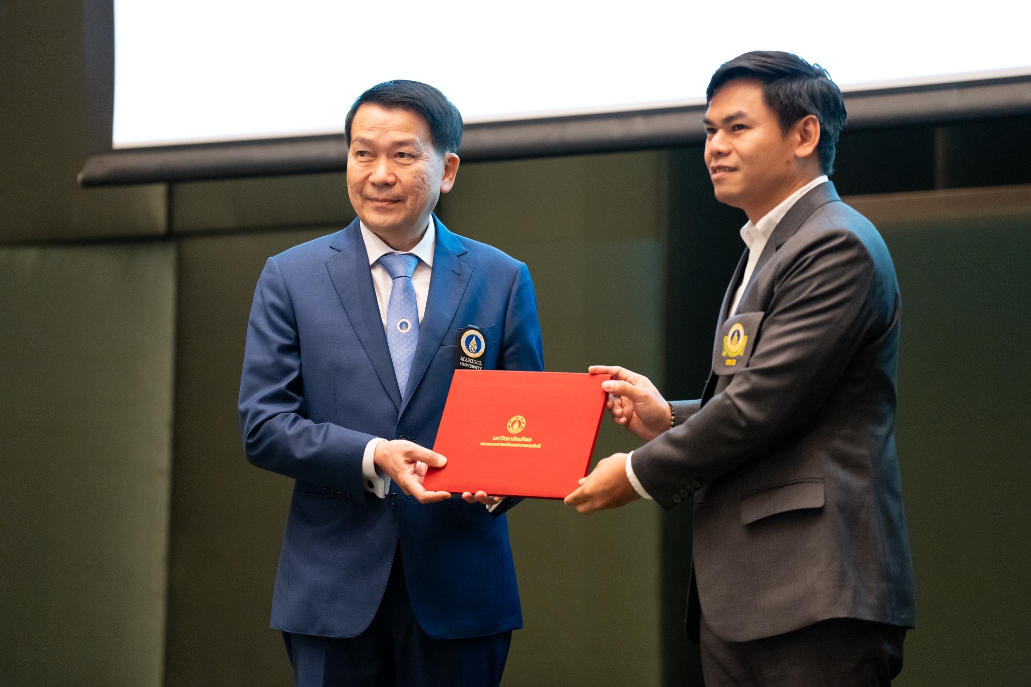 พิธีปิดการอบรมและพิธีรับมอบใบประกาศนียบัตร หลักสูตร "การบริหารโรงพยาบาล" รุ่นที่ 53 ประจำปี 2567 (CEO53) พิธีปิดการอบรมและพิธีรับมอบใบประกาศนียบัตร หลักสูตร "การบริหารโรงพยาบาล" รุ่นที่ 53 ประจำปี 2567 (CEO53)