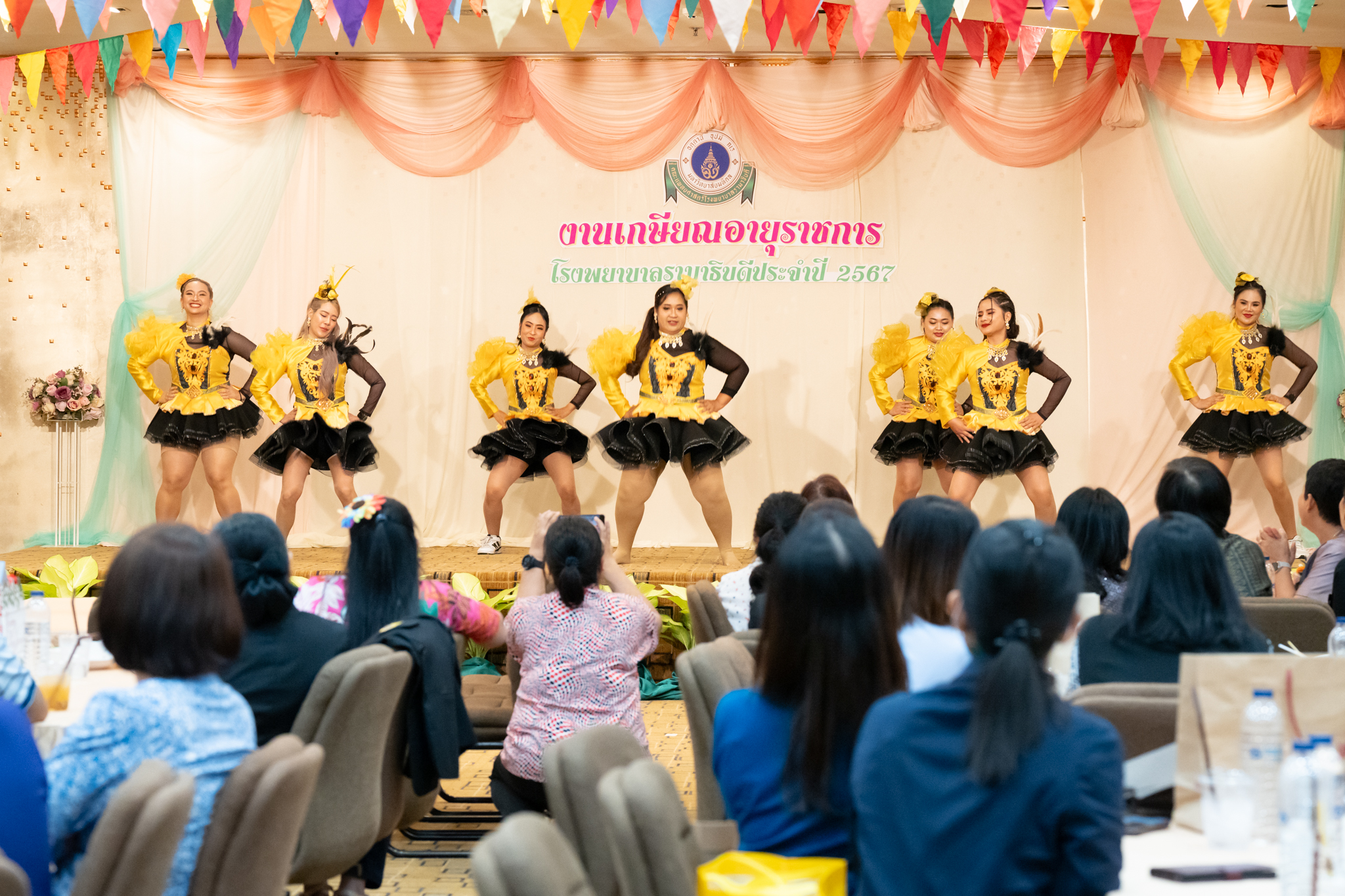 พิธีมุทิตาจิตหัวหน้าฝ่าย/งาน สังกัดโรงพยาบาลรามาธิบดี ในวาระครบอายุราชการ 60 ปี พิธีมุทิตาจิตหัวหน้าฝ่าย/งาน สังกัดโรงพยาบาลรามาธิบดี ในวาระครบอายุราชการ 60 ปี