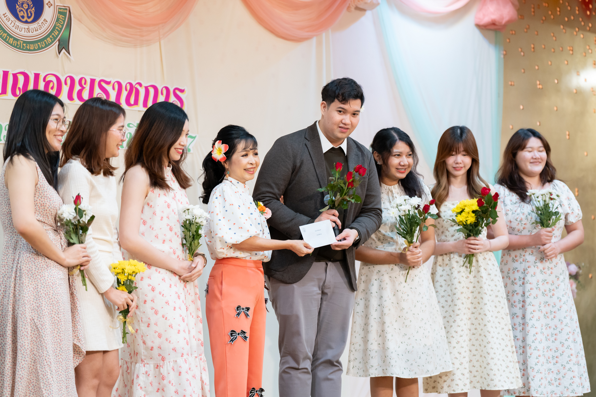 พิธีมุทิตาจิตหัวหน้าฝ่าย/งาน สังกัดโรงพยาบาลรามาธิบดี ในวาระครบอายุราชการ 60 ปี พิธีมุทิตาจิตหัวหน้าฝ่าย/งาน สังกัดโรงพยาบาลรามาธิบดี ในวาระครบอายุราชการ 60 ปี