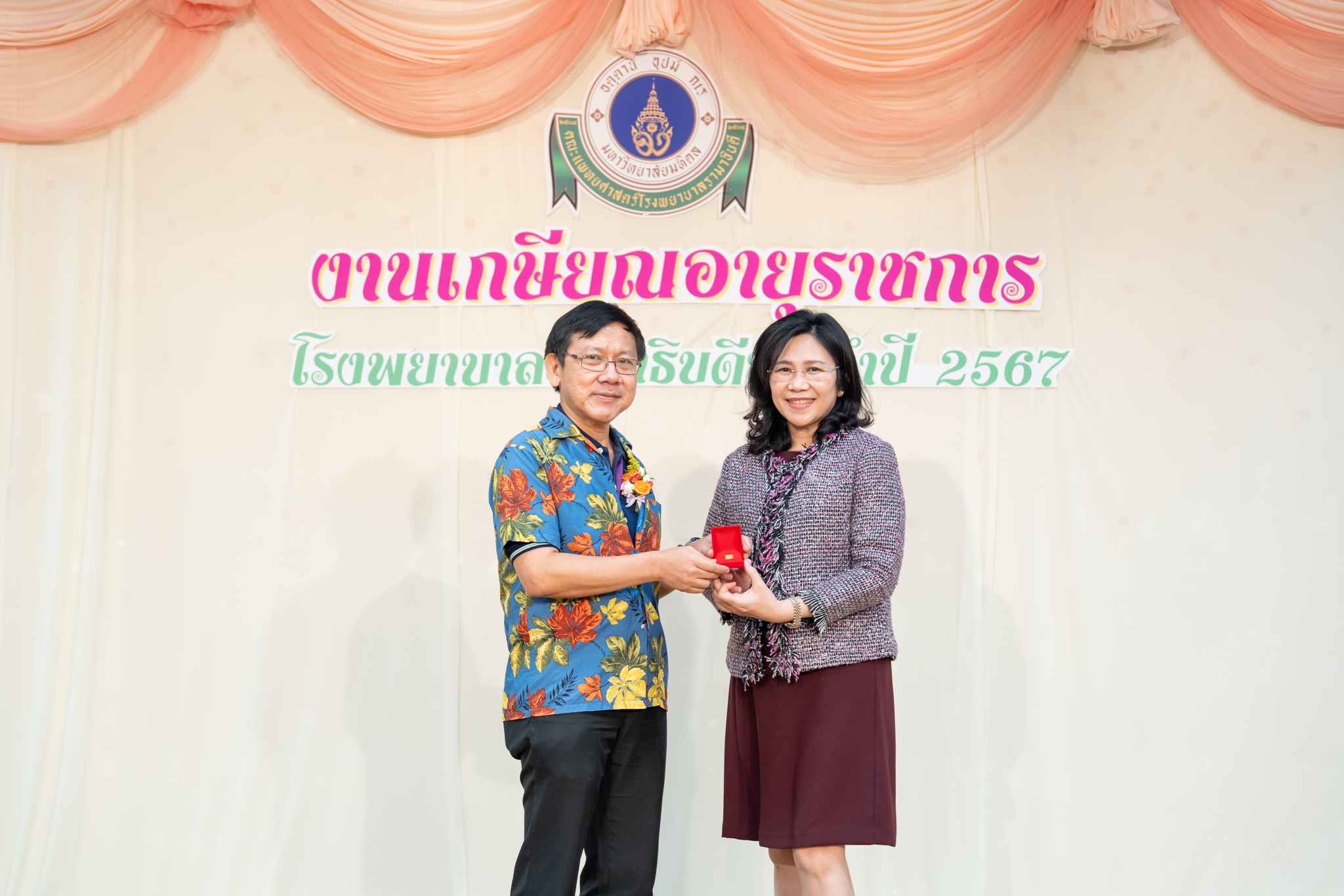 พิธีมุทิตาจิตหัวหน้าฝ่าย/งาน สังกัดโรงพยาบาลรามาธิบดี ในวาระครบอายุราชการ 60 ปี พิธีมุทิตาจิตหัวหน้าฝ่าย/งาน สังกัดโรงพยาบาลรามาธิบดี ในวาระครบอายุราชการ 60 ปี