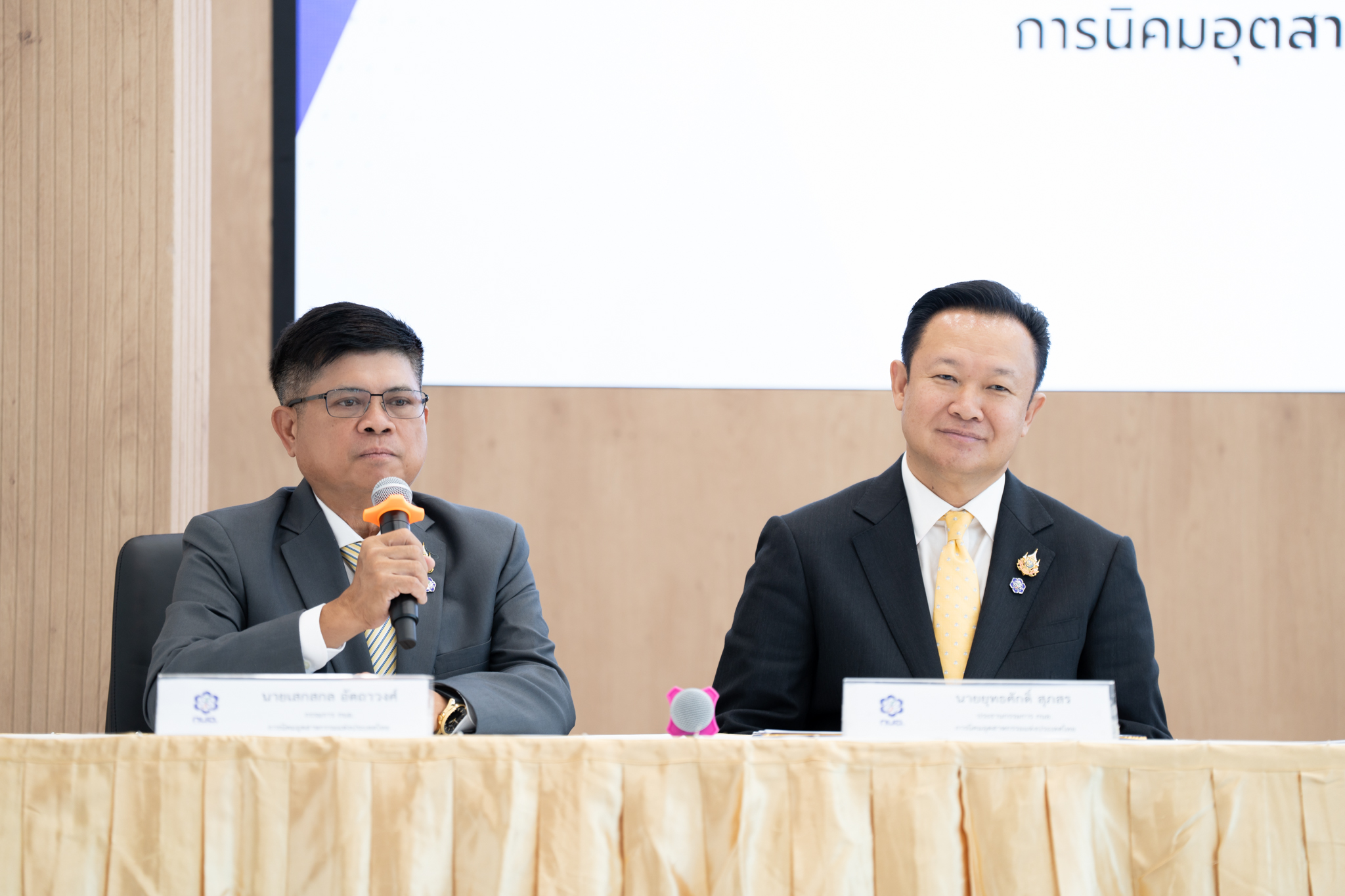 พิธีลงนามสัญญาให้บริการทางการแพทย์ “โครงการศูนย์สุขภาพ” ระหว่าง มหาวิทยาลัยมหิดล (คณะแพทยศาสตร์โรงพยาบาลรามาธิบดี) กับ การนิคมอุตสาหกรรมแห่งประเทศไทย (กนอ.) พิธีลงนามสัญญาให้บริการทางการแพทย์ “โครงการศูนย์สุขภาพ” ระหว่าง มหาวิทยาลัยมหิดล (คณะแพทยศาสตร์โรงพยาบาลรามาธิบดี) กับ การนิคมอุตสาหกรรมแห่งประเทศไทย (กนอ.)