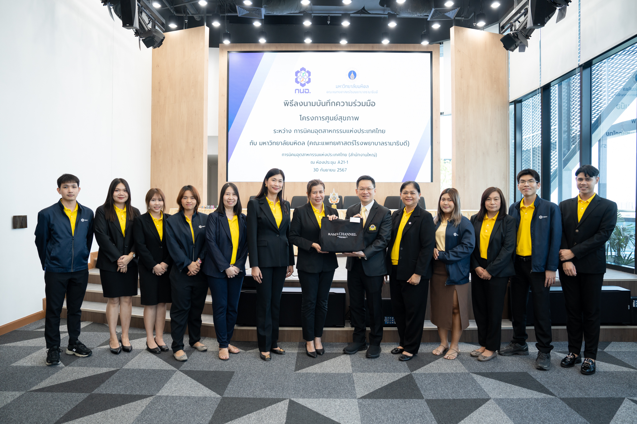 พิธีลงนามสัญญาให้บริการทางการแพทย์ “โครงการศูนย์สุขภาพ” ระหว่าง มหาวิทยาลัยมหิดล (คณะแพทยศาสตร์โรงพยาบาลรามาธิบดี) กับ การนิคมอุตสาหกรรมแห่งประเทศไทย (กนอ.) พิธีลงนามสัญญาให้บริการทางการแพทย์ “โครงการศูนย์สุขภาพ” ระหว่าง มหาวิทยาลัยมหิดล (คณะแพทยศาสตร์โรงพยาบาลรามาธิบดี) กับ การนิคมอุตสาหกรรมแห่งประเทศไทย (กนอ.)