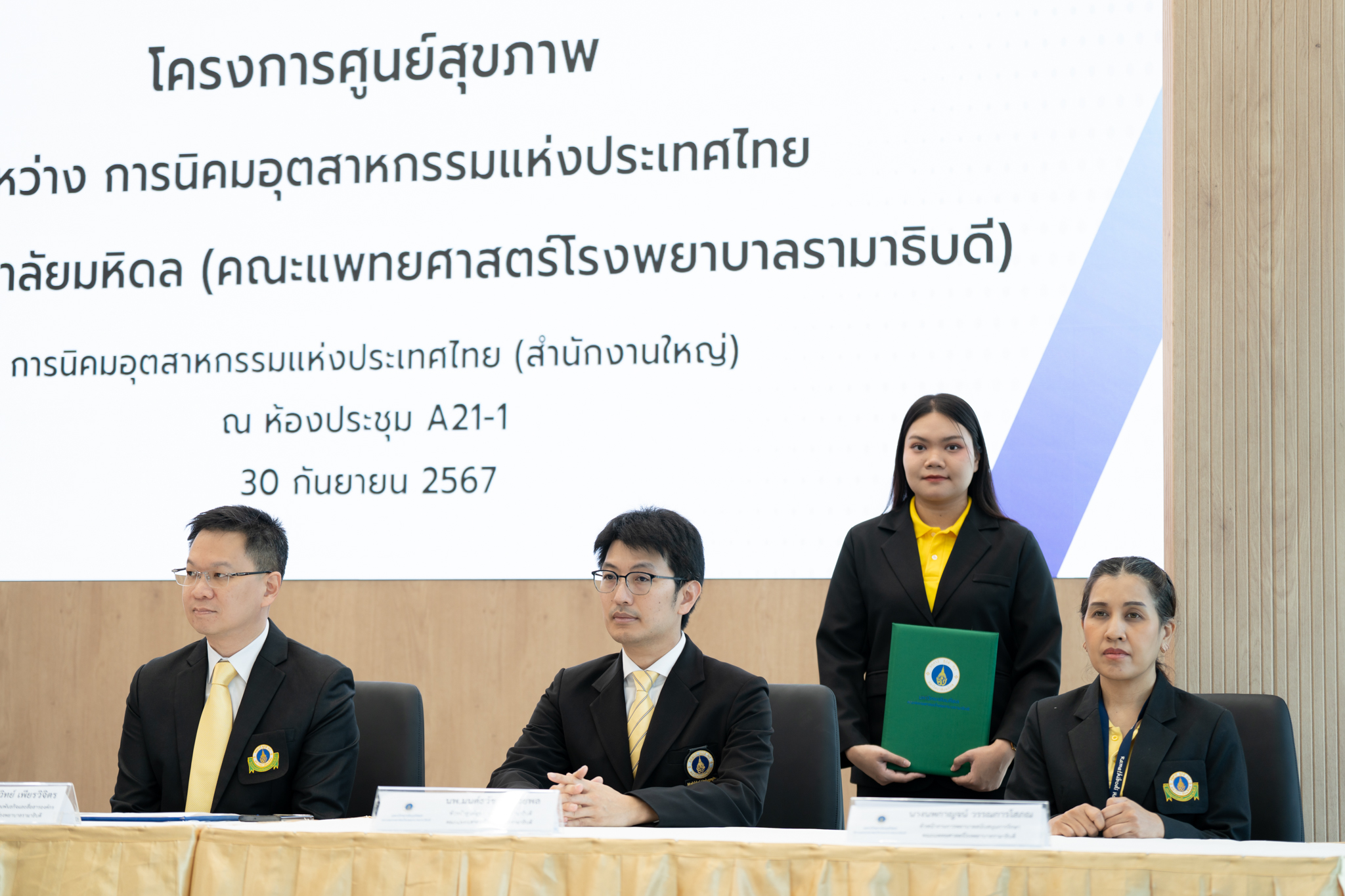 พิธีลงนามสัญญาให้บริการทางการแพทย์ “โครงการศูนย์สุขภาพ” ระหว่าง มหาวิทยาลัยมหิดล (คณะแพทยศาสตร์โรงพยาบาลรามาธิบดี) กับ การนิคมอุตสาหกรรมแห่งประเทศไทย (กนอ.) พิธีลงนามสัญญาให้บริการทางการแพทย์ “โครงการศูนย์สุขภาพ” ระหว่าง มหาวิทยาลัยมหิดล (คณะแพทยศาสตร์โรงพยาบาลรามาธิบดี) กับ การนิคมอุตสาหกรรมแห่งประเทศไทย (กนอ.)