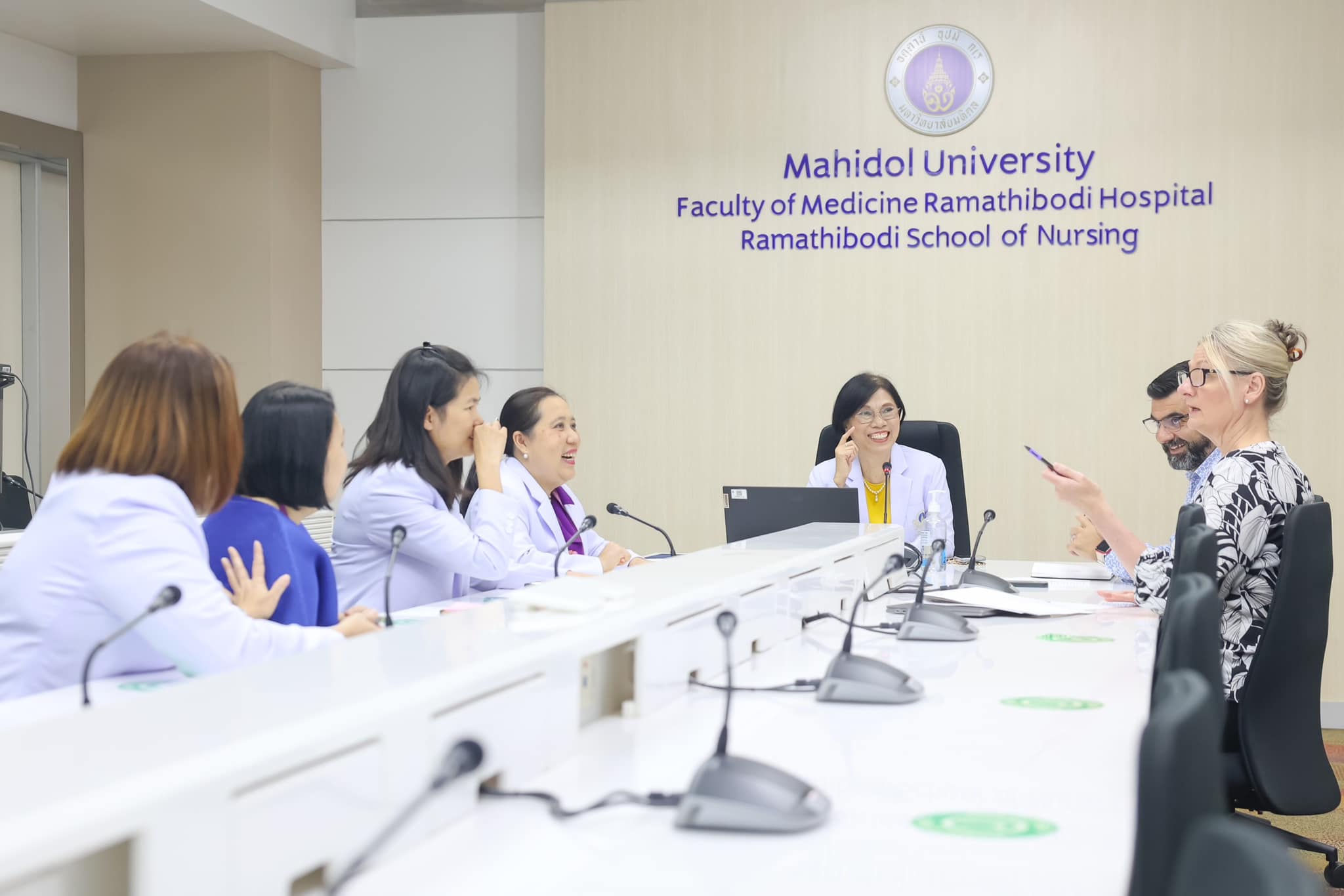โรงเรียนพยาบาลรามาธิบดี คณะแพทยศาสตร์โรงพยาบาลรามาธิบดี มหาวิทยาลัยมหิดล ให้การต้อนรับ คณะผู้บริหาร จาก School of Nursing and Midwifery, Deakin University เครือรัฐออสเตรเลีย โรงเรียนพยาบาลรามาธิบดี คณะแพทยศาสตร์โรงพยาบาลรามาธิบดี มหาวิทยาลัยมหิดล ให้การต้อนรับ คณะผู้บริหาร จาก School of Nursing and Midwifery, Deakin University เครือรัฐออสเตรเลีย