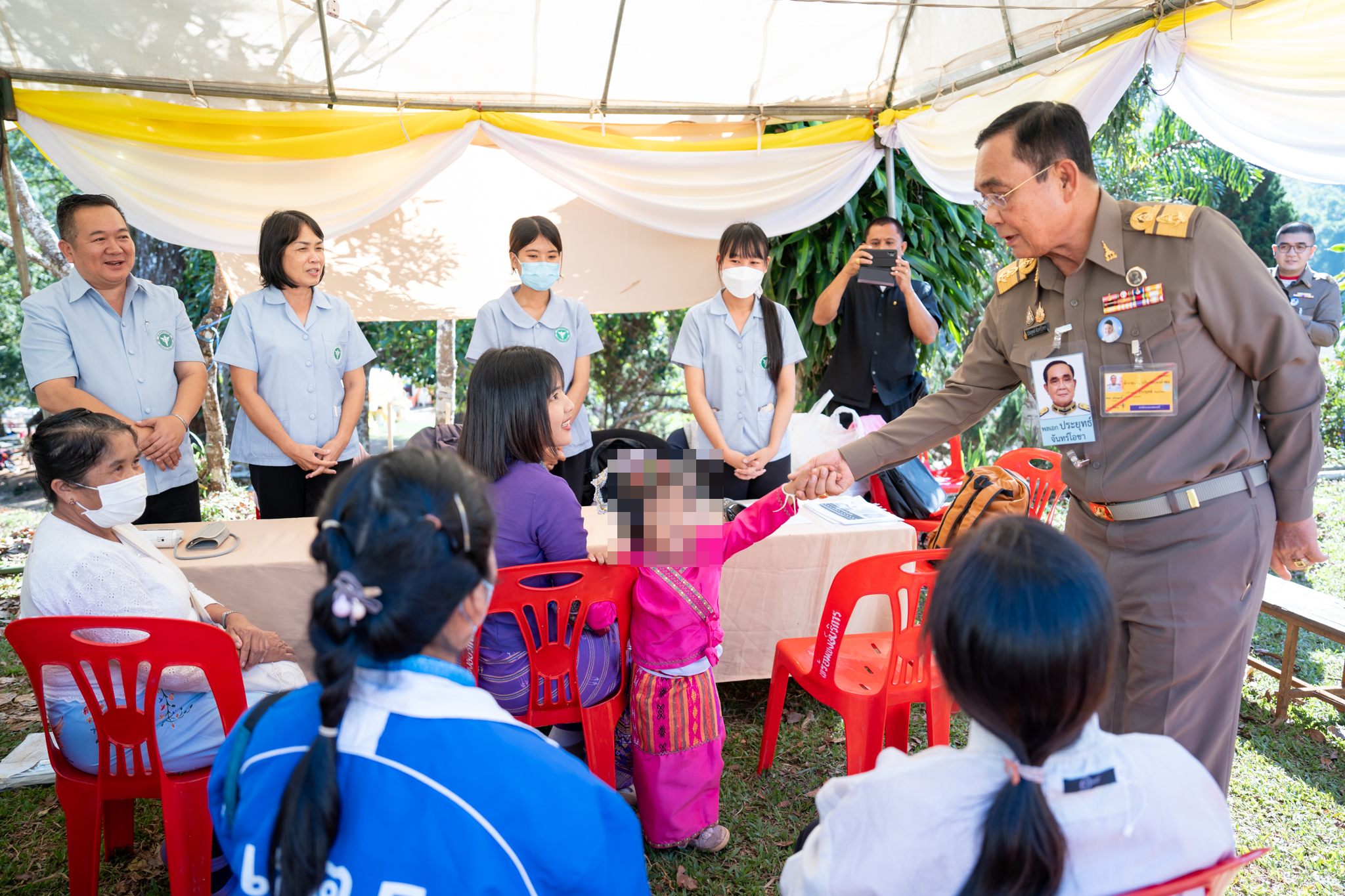 คณะแพทยศาสตร์โรงพยาบาลรามาธิบดี มหาวิทยาลัยมหิดล ร่วมกับ สำนักงานองคมนตรี ออกหน่วยแพทย์เคลื่อนที่ ในโครงการ “สืบสานพระราชปณิธาน” ณ โรงเรียนร่มเกล้าปางตอง ในโครงการตามพระราชดำริ อำเภอเมืองแม่ฮ่องสอน จังหวัดแม่ฮ่องสอน
